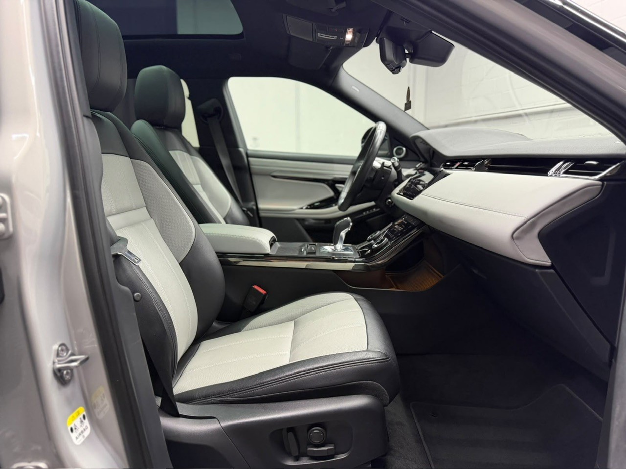 LAND ROVER Range Rover Evoque R-Dynamic P 250 HSE AT9-image-27
