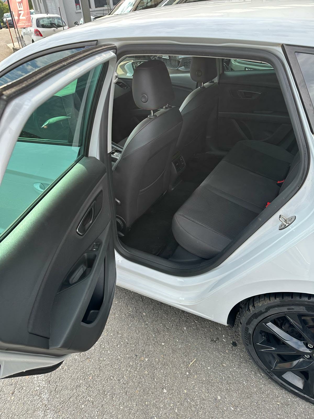 SEAT Leon 2.0 TSI FR DSG-image-12