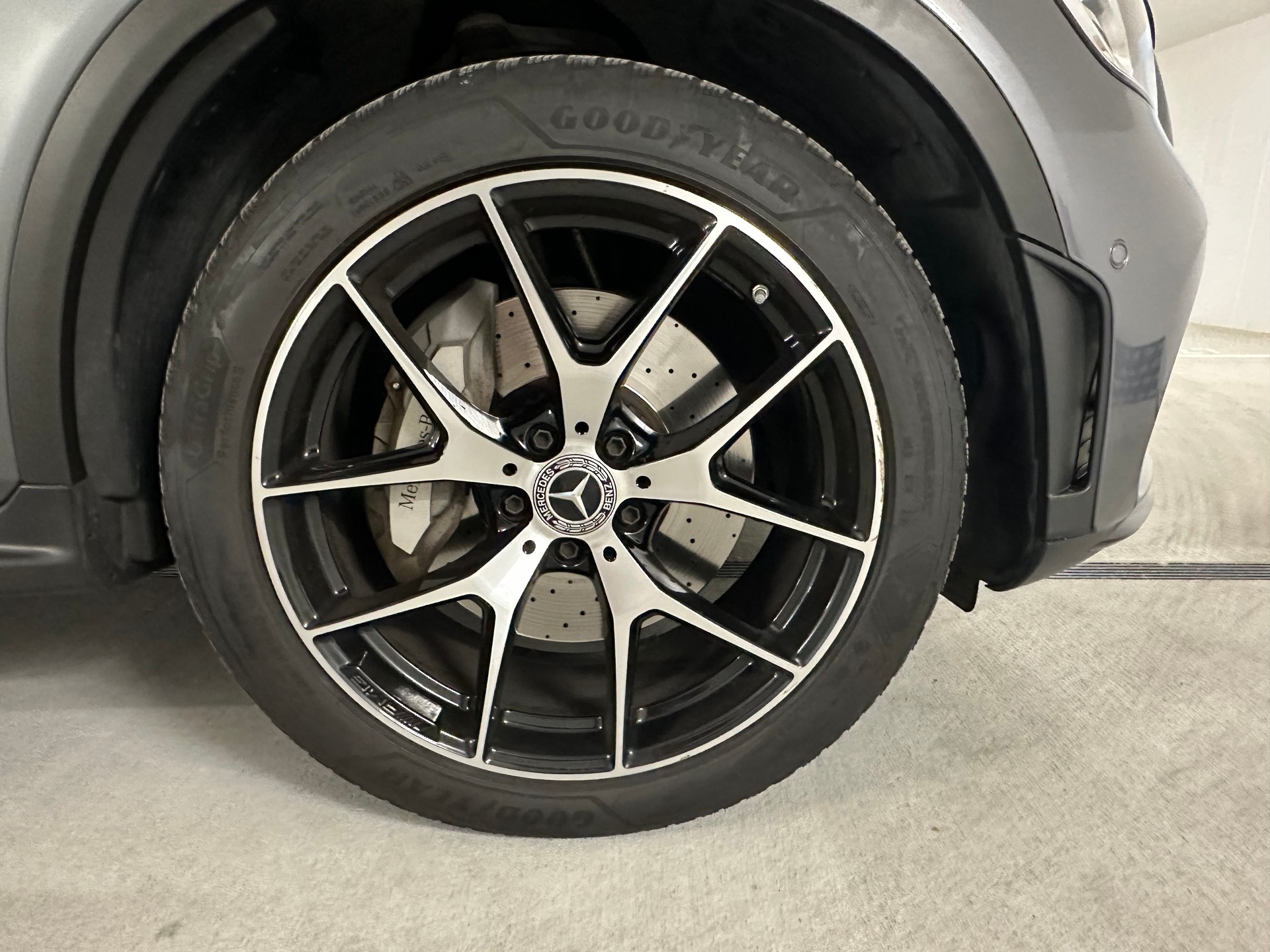 MERCEDES-BENZ GLC 300 d AMG Line 4m-image-5