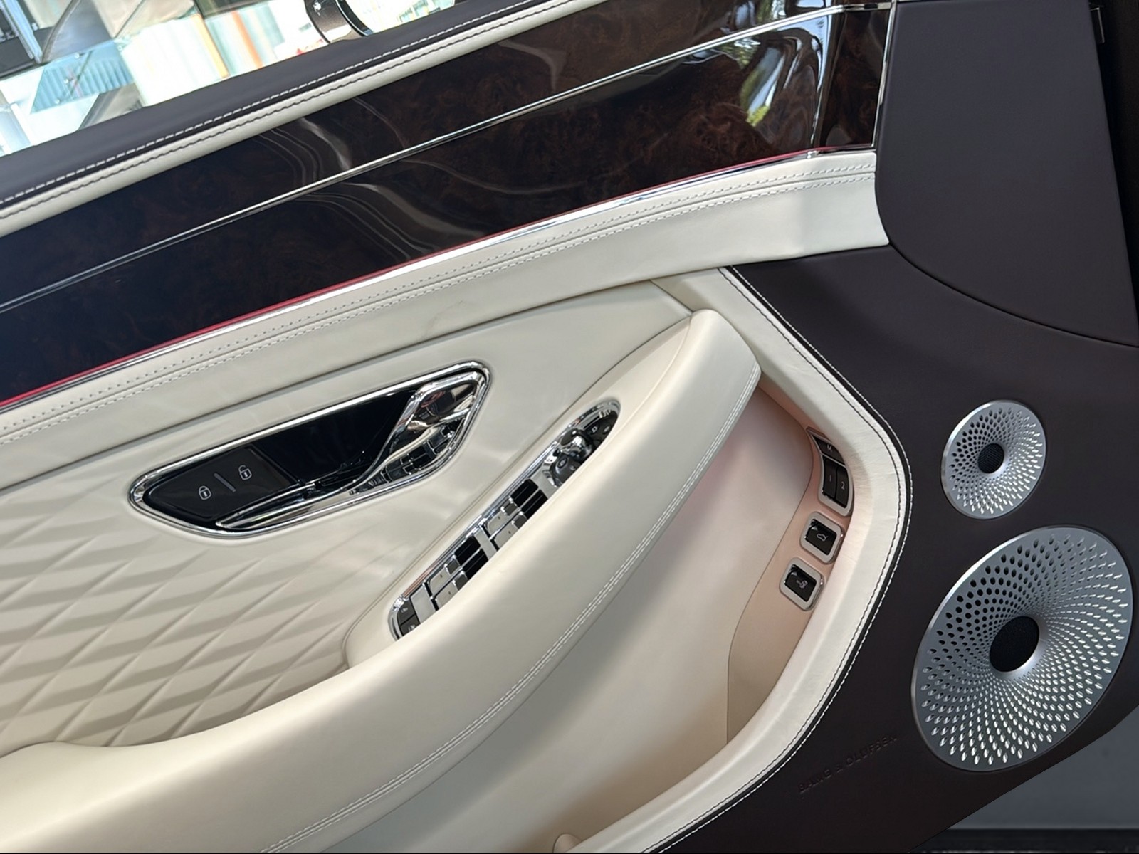 BENTLEY Continental GTC 4.0 V8 Hybrid Azure-image-12