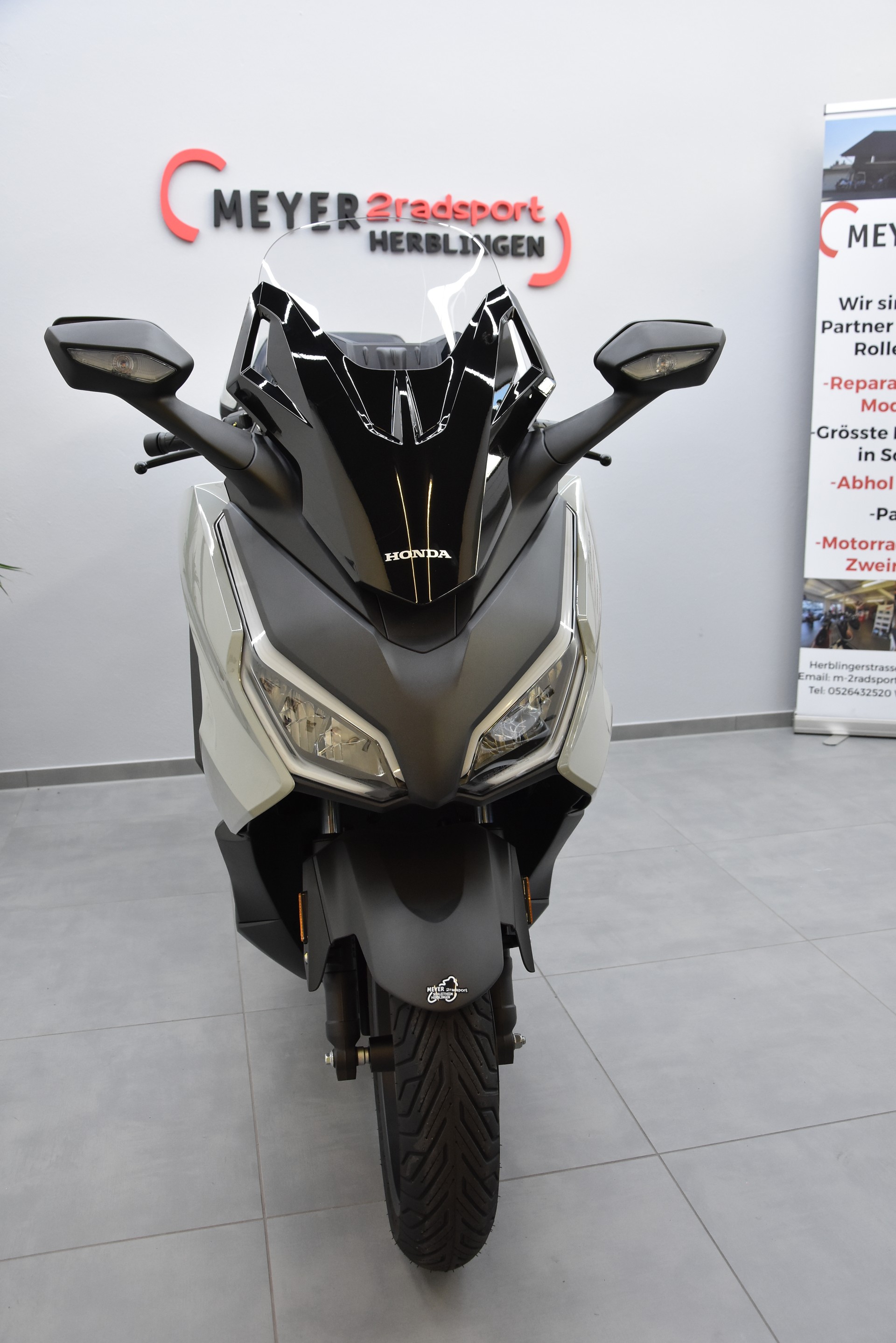 HONDA Nss 125 Forza Smart TopBox Sommeraktion bis 31.8.26-showroom-element-2