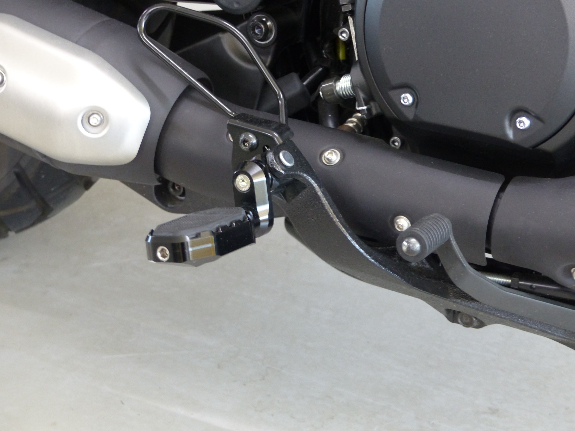 YAMAHA SCR 950 ABS mit Zubehör-showroom-element-3