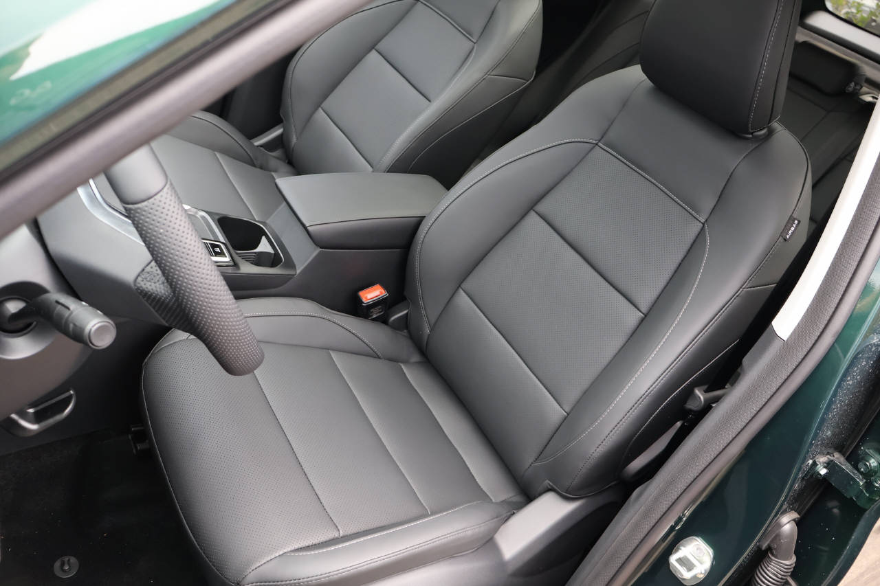 MG ZS 1.5 Hybrid+ Luxury-image-12