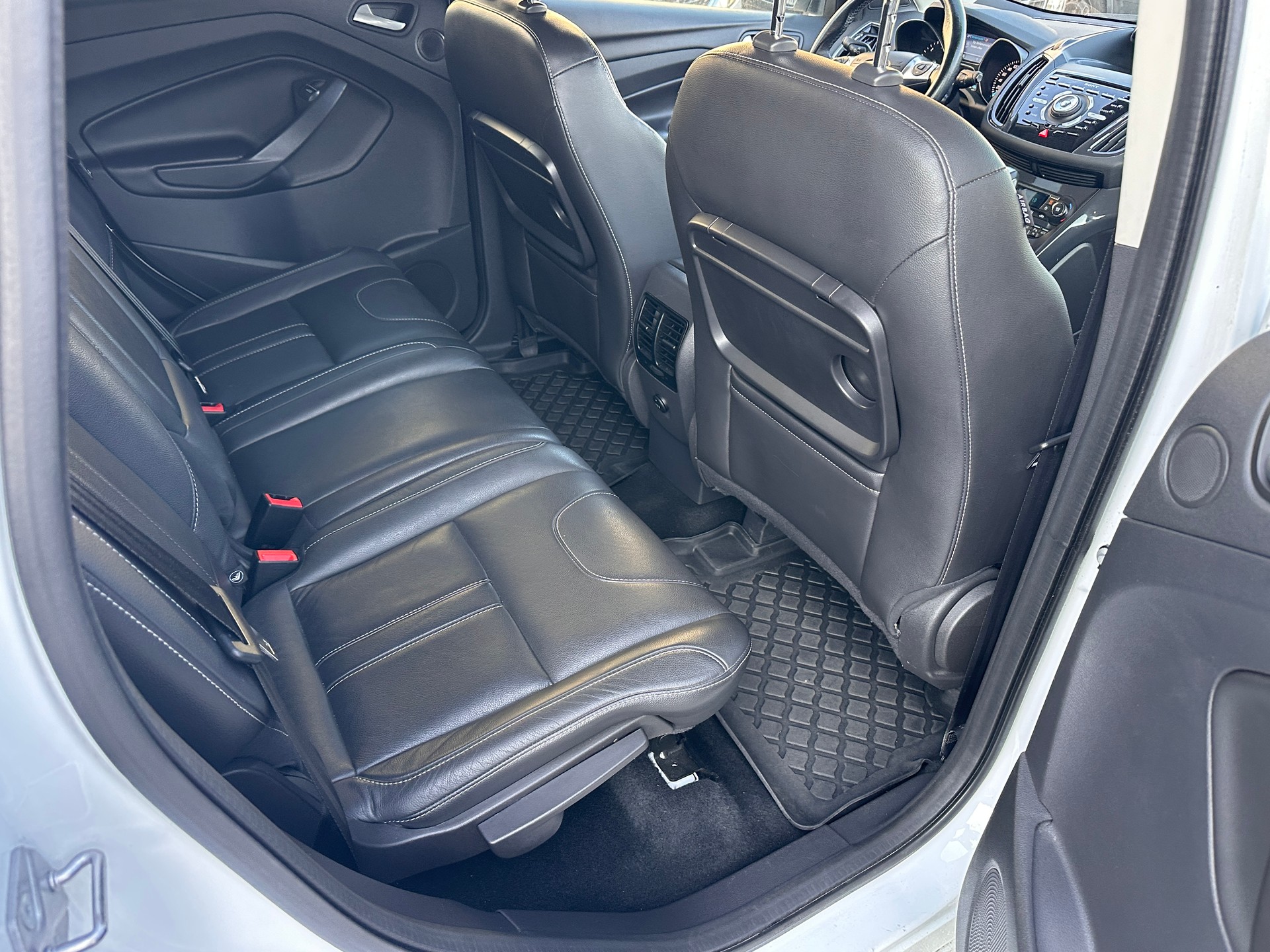 FORD Kuga 2.0 TDCi Titanium S 4WD PowerShift-image-13