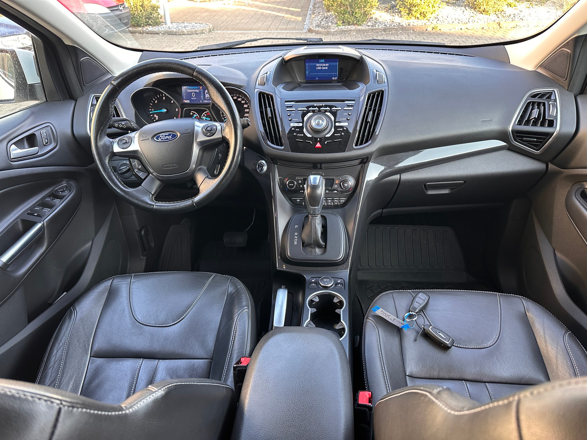 FORD Kuga 2.0 TDCi Titanium S 4WD PowerShift-image-14