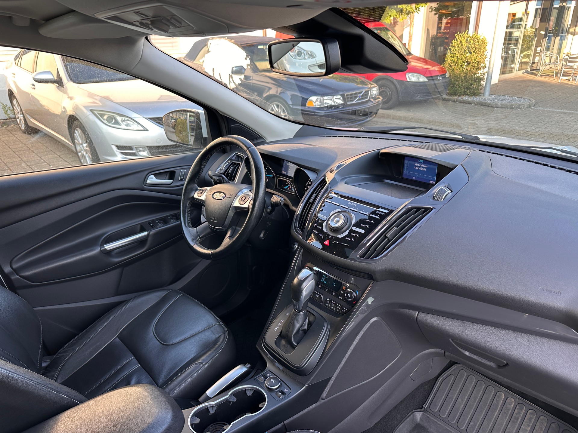 FORD Kuga 2.0 TDCi Titanium S 4WD PowerShift-image-10