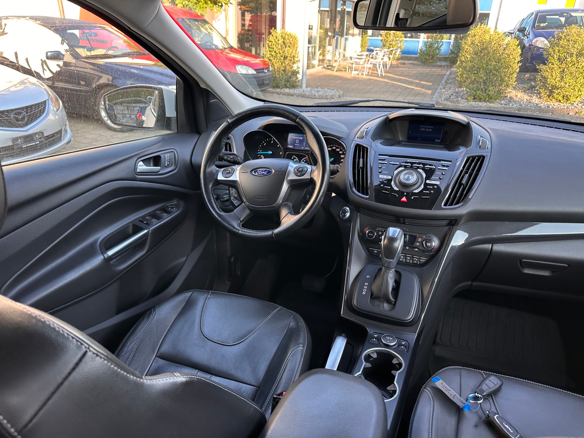 FORD Kuga 2.0 TDCi Titanium S 4WD PowerShift-image-16