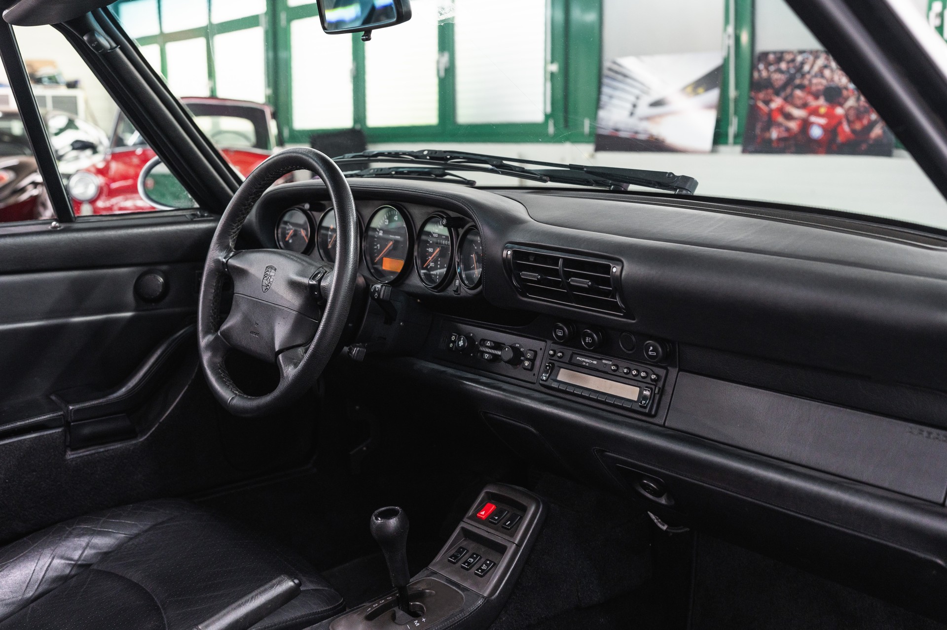 PORSCHE 911 Targa-image-13