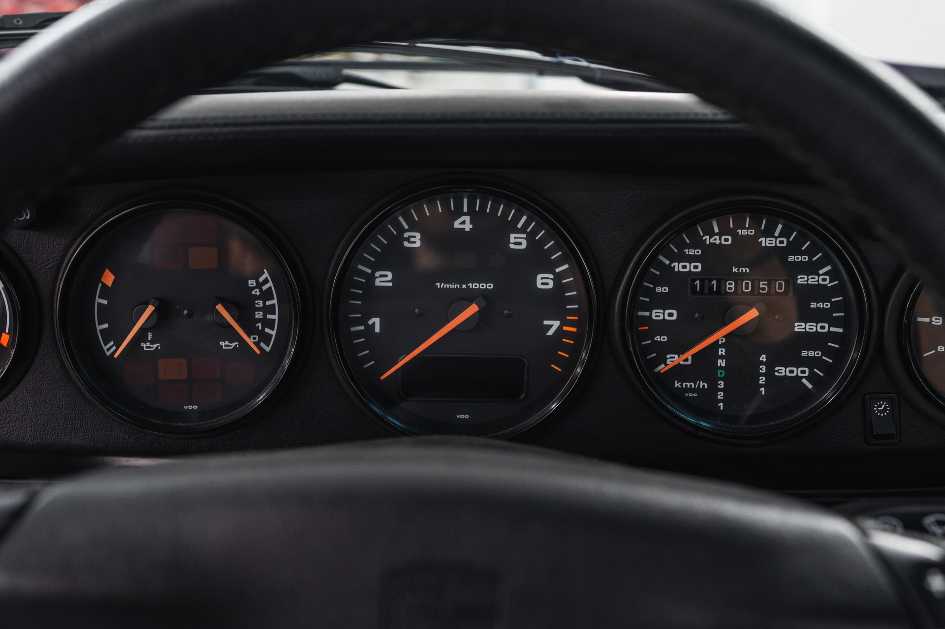 PORSCHE 911 Targa-image-15