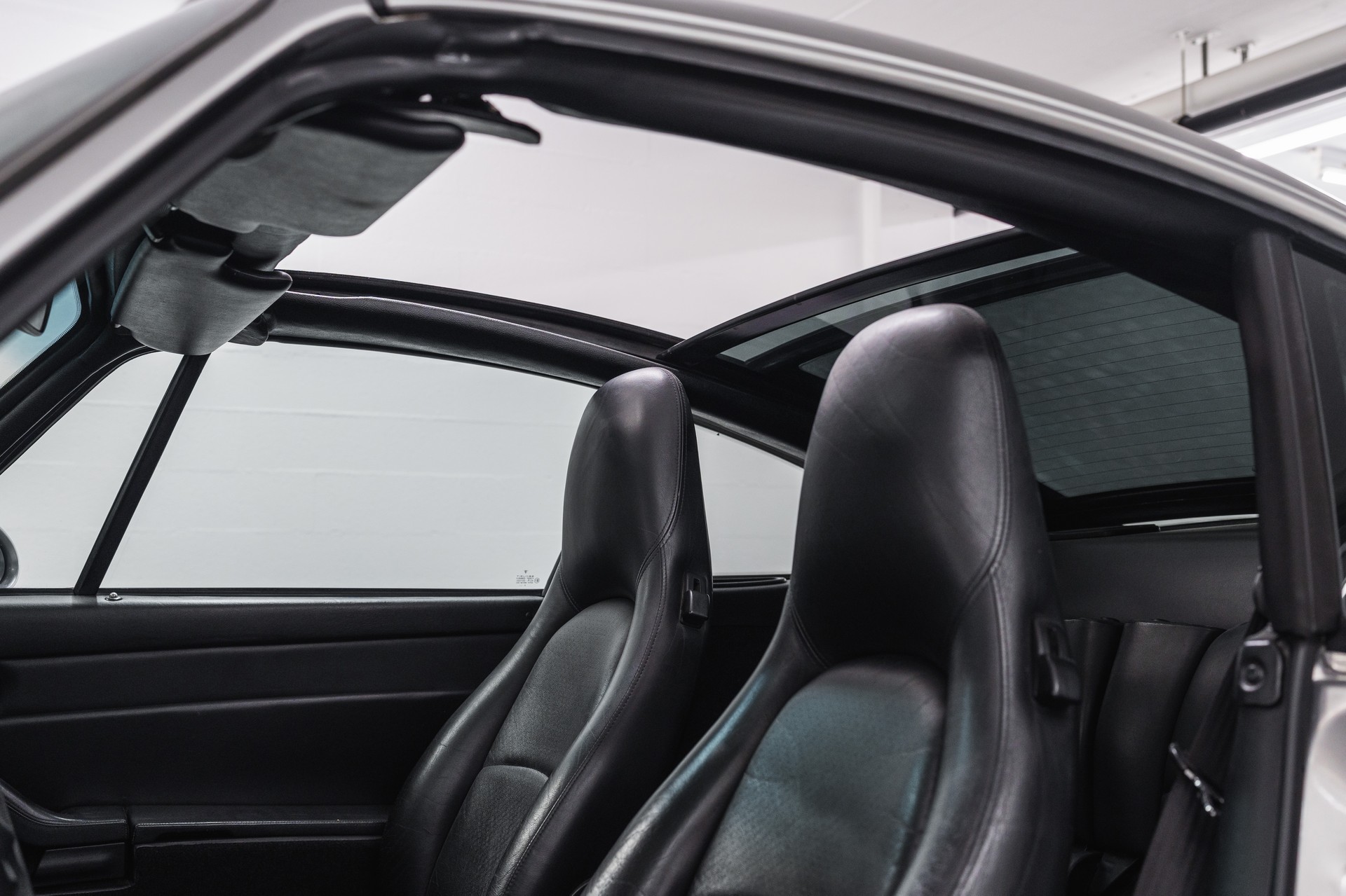PORSCHE 911 Targa-image-11