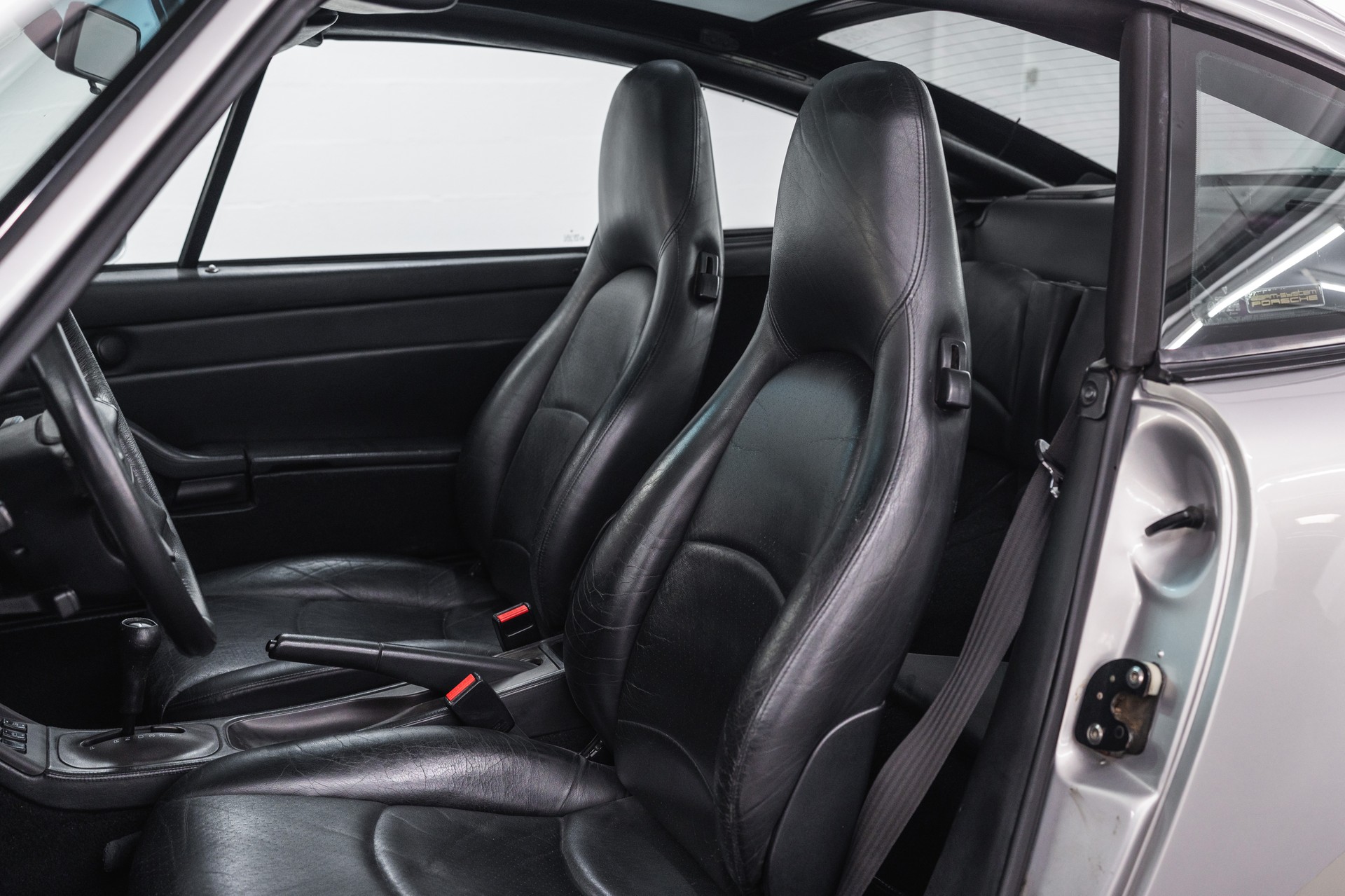 PORSCHE 911 Targa-image-10