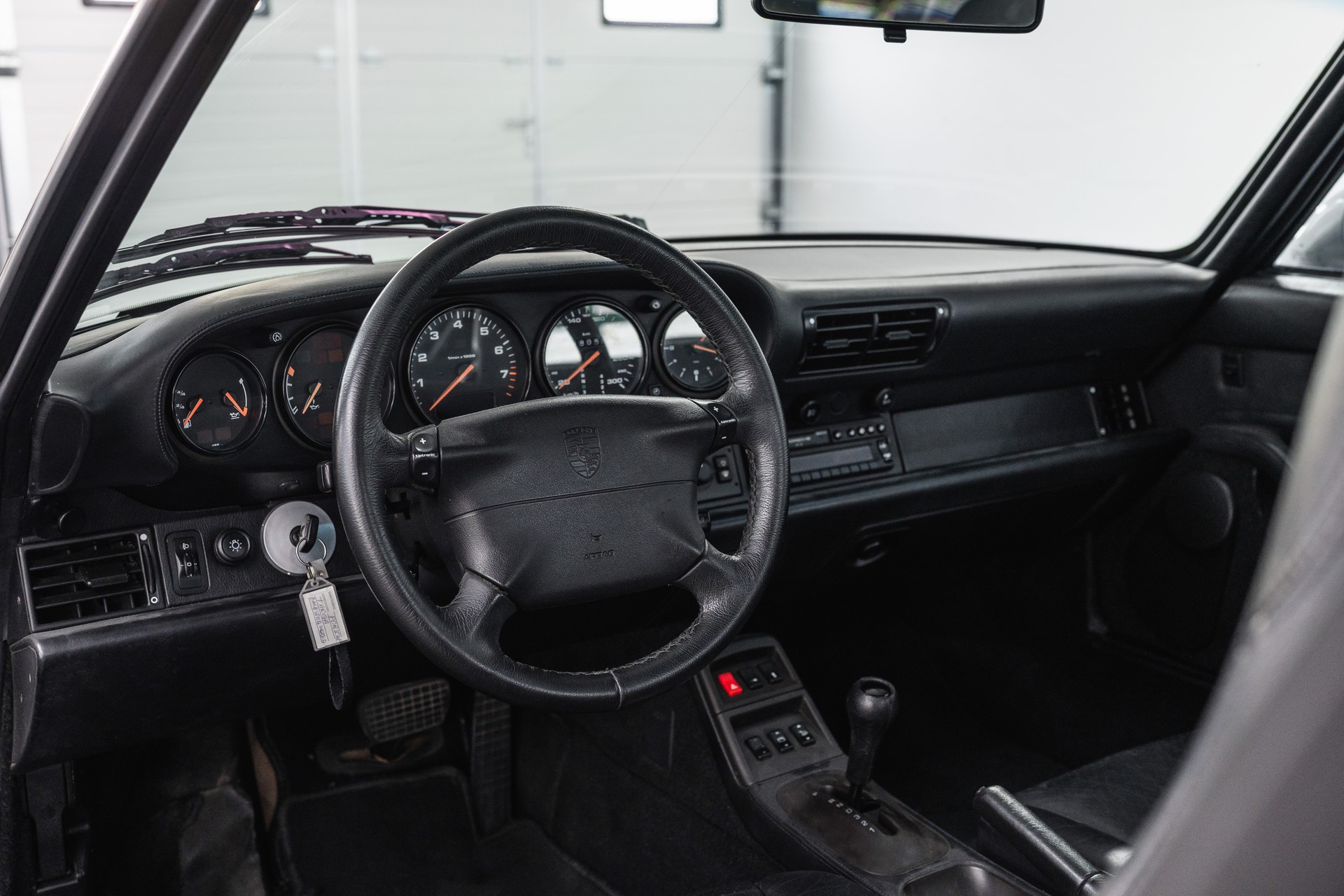 PORSCHE 911 Targa-image-9