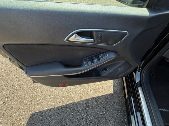 MERCEDES-BENZ CLA 200 AMG Line 7G-DCT-image-11
