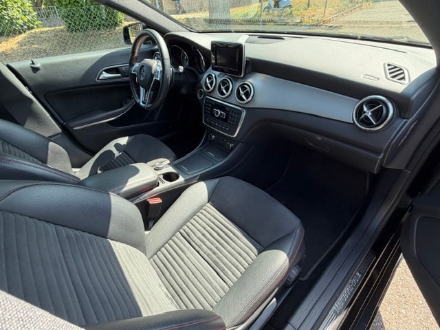 MERCEDES-BENZ CLA 200 AMG Line 7G-DCT-image-5