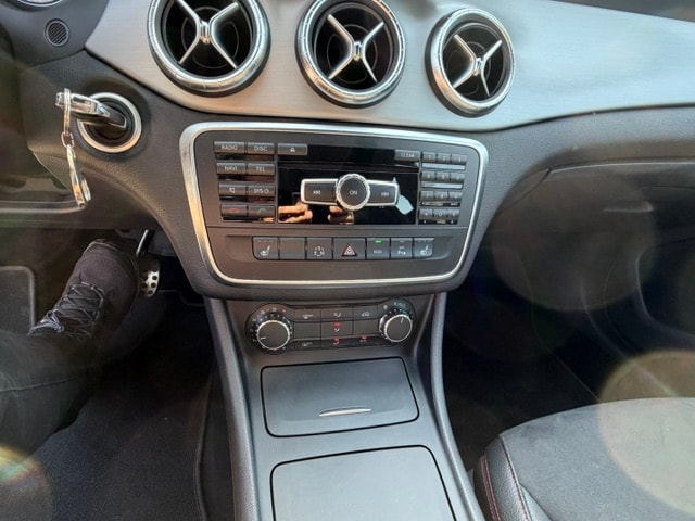 MERCEDES-BENZ CLA 200 AMG Line 7G-DCT-image-10