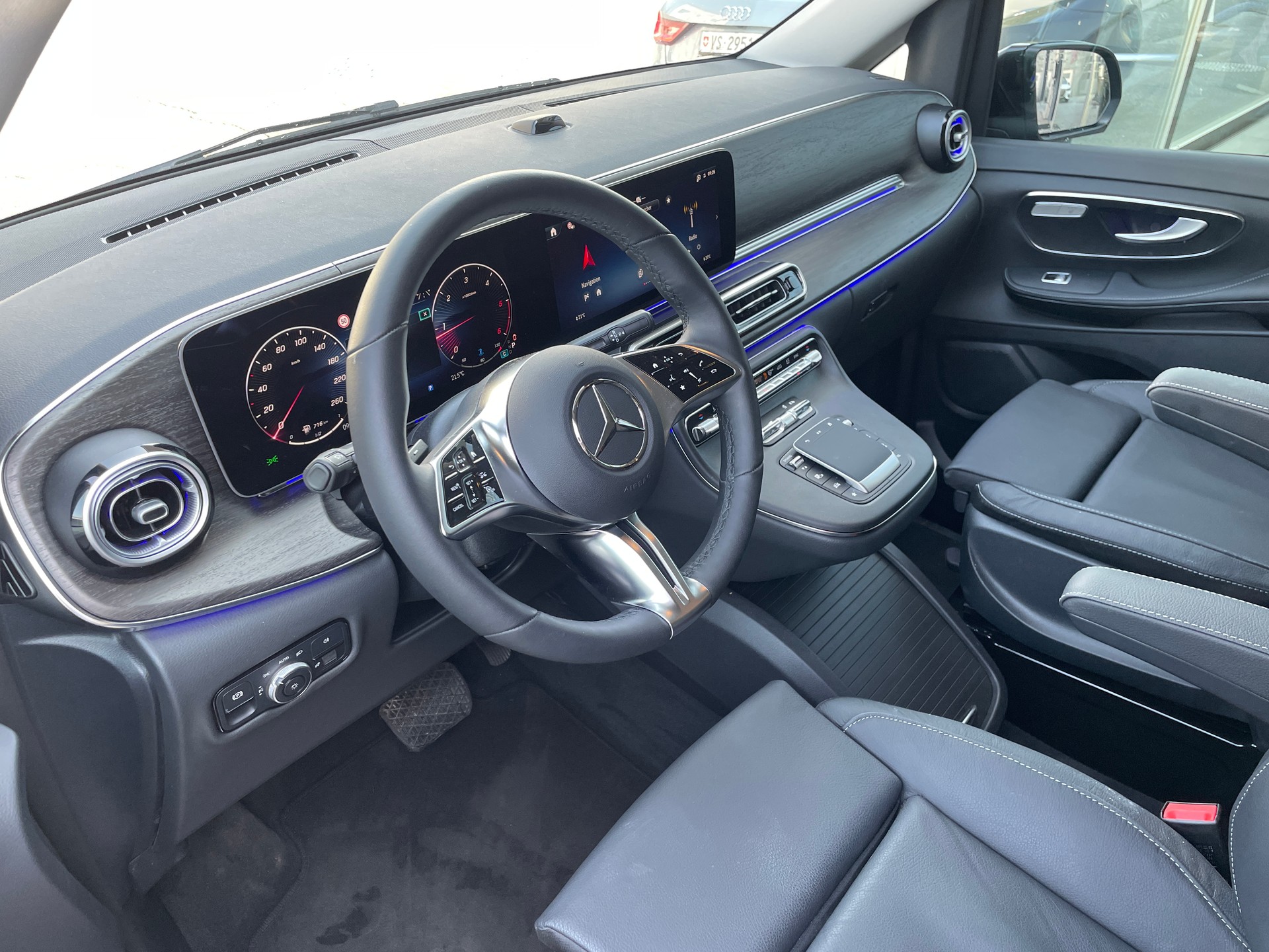 MERCEDES-BENZ V 300 d extralang 4Matic Avantgarde 9G-Tronic-image-8