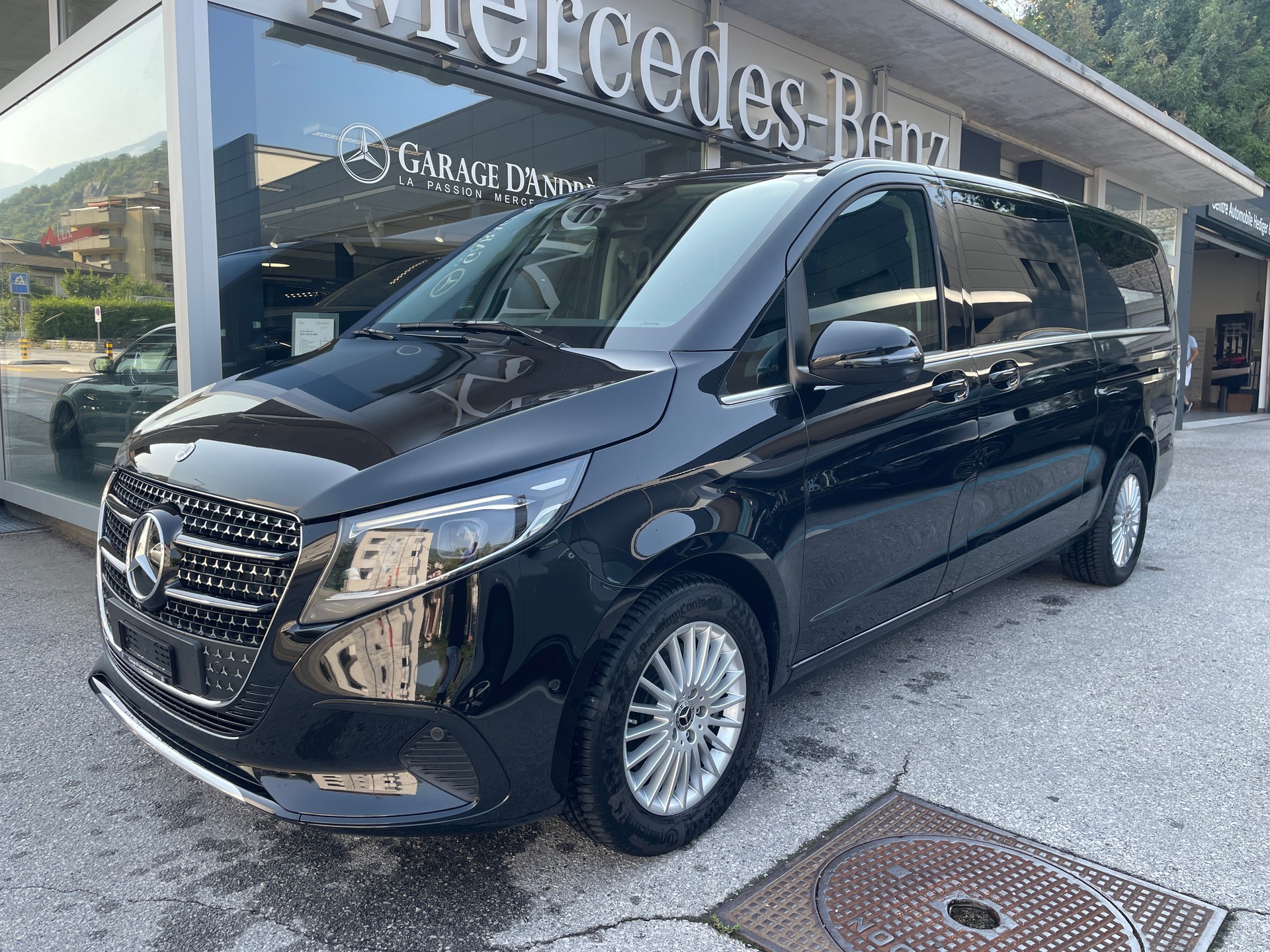 MERCEDES-BENZ V 300 d extralang 4Matic Avantgarde 9G-Tronic-image-0