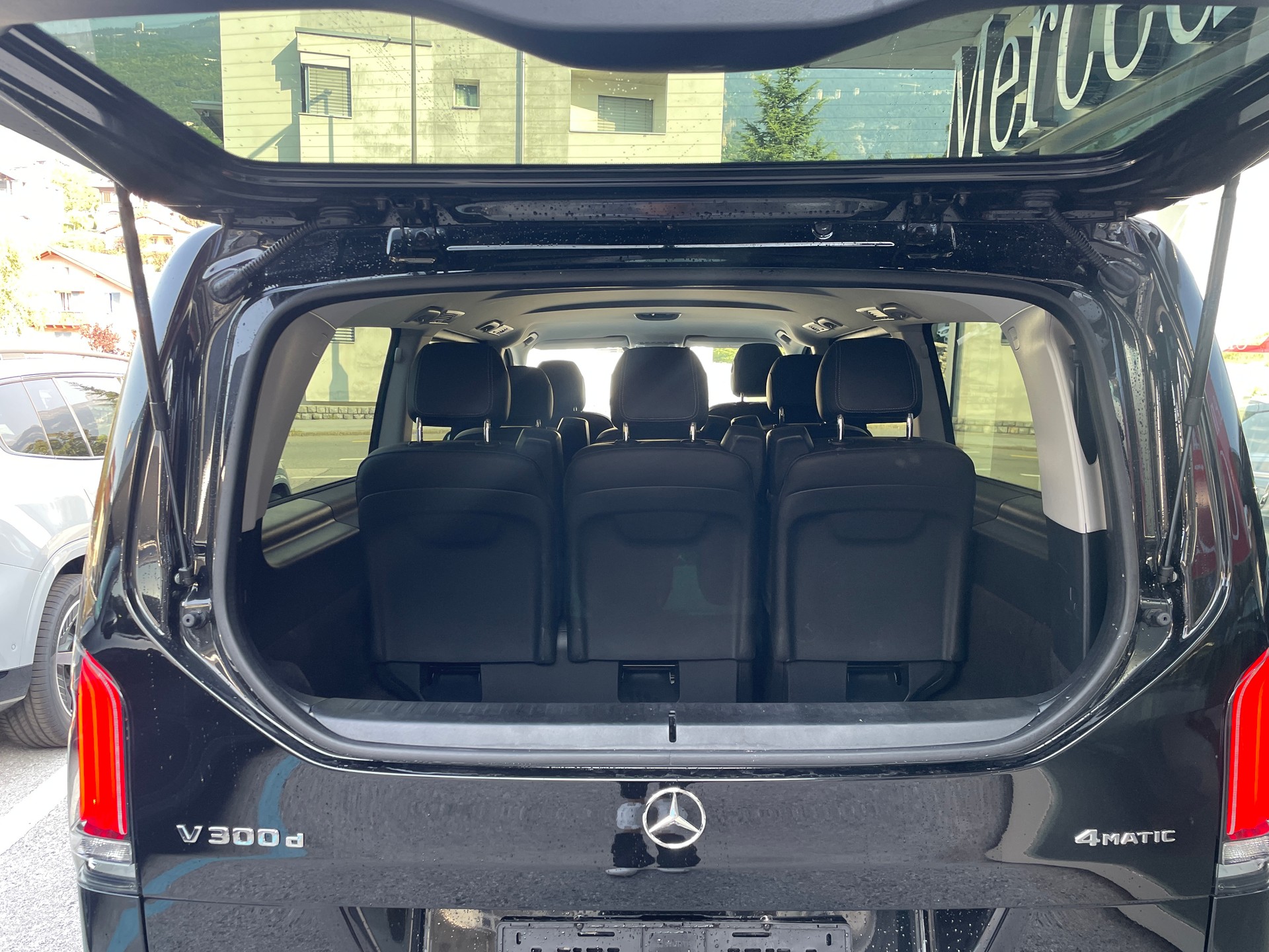 MERCEDES-BENZ V 300 d extralang 4Matic Avantgarde 9G-Tronic-image-5