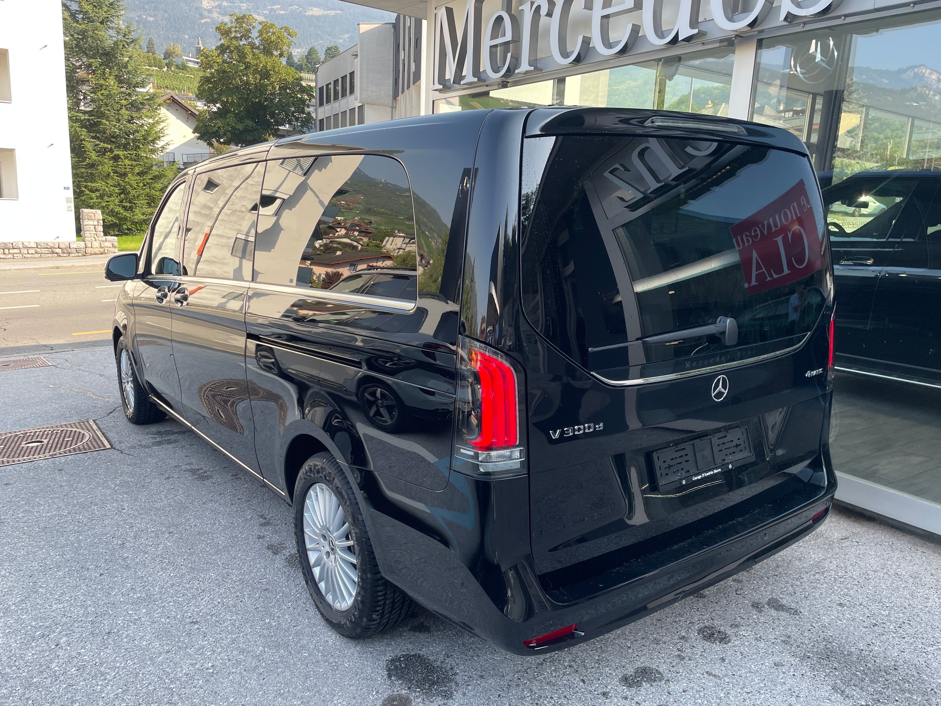 MERCEDES-BENZ V 300 d extralang 4Matic Avantgarde 9G-Tronic-image-3