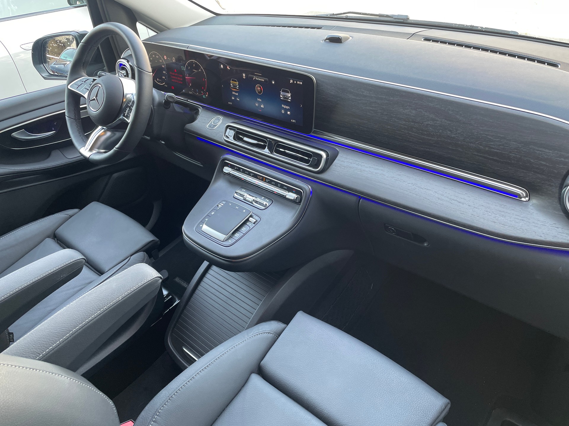 MERCEDES-BENZ V 300 d extralang 4Matic Avantgarde 9G-Tronic-image-24