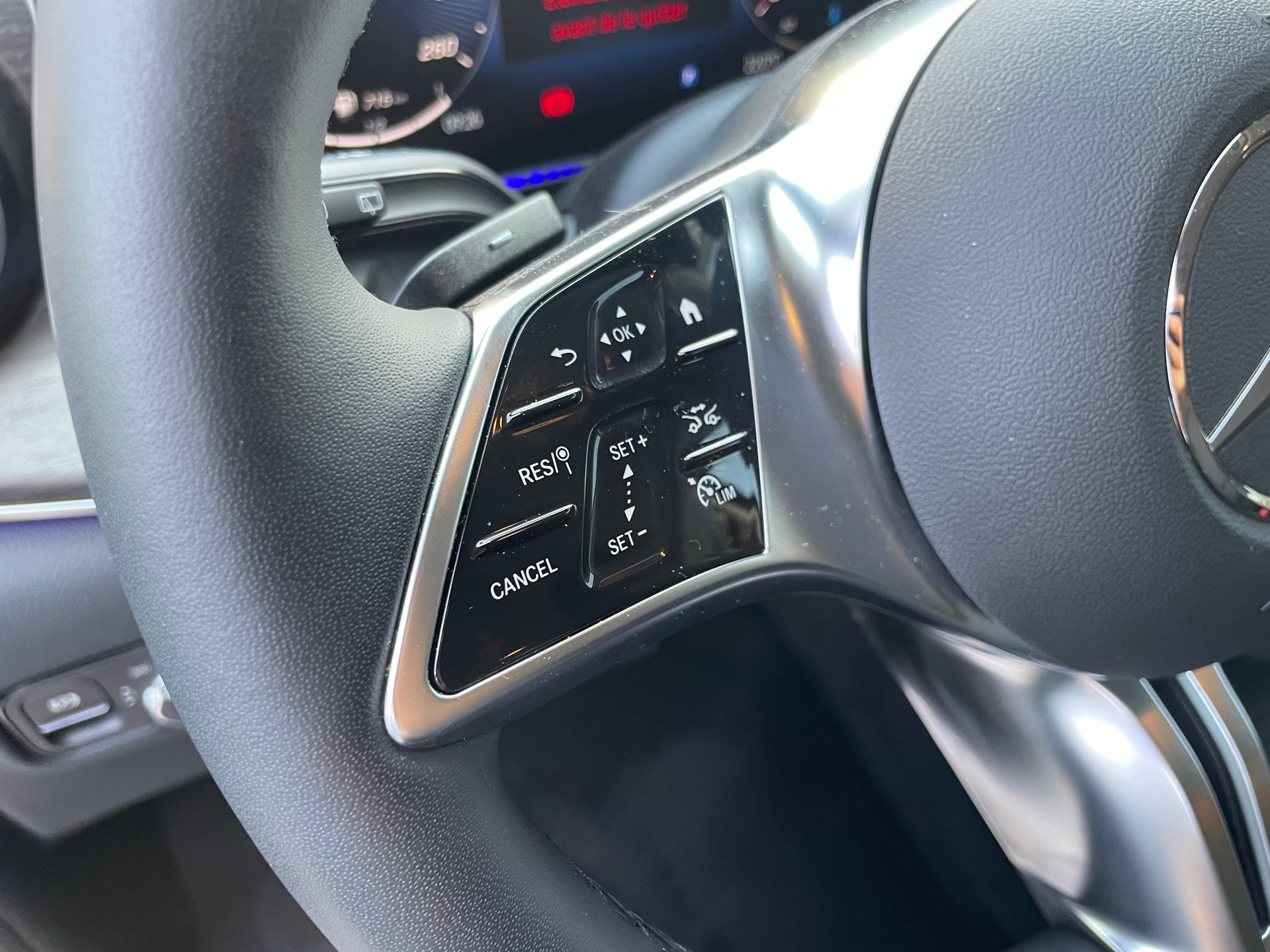 MERCEDES-BENZ V 300 d extralang 4Matic Avantgarde 9G-Tronic-image-15