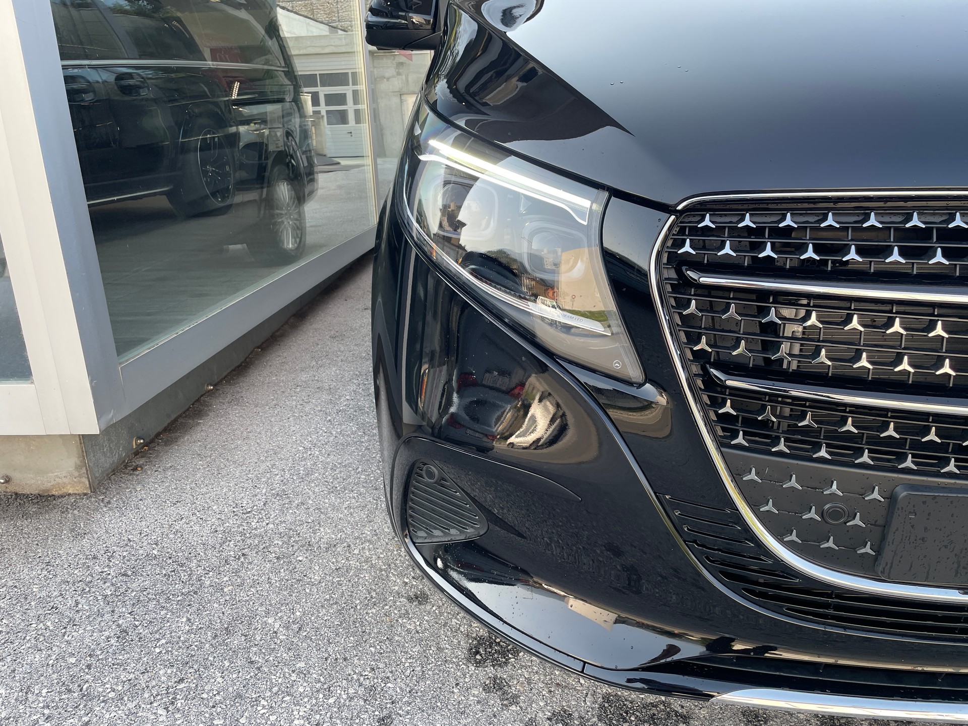 MERCEDES-BENZ V 300 d extralang 4Matic Avantgarde 9G-Tronic-image-2