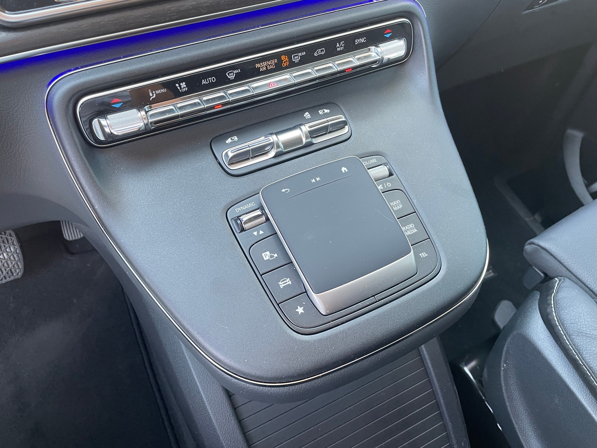 MERCEDES-BENZ V 300 d extralang 4Matic Avantgarde 9G-Tronic-image-16