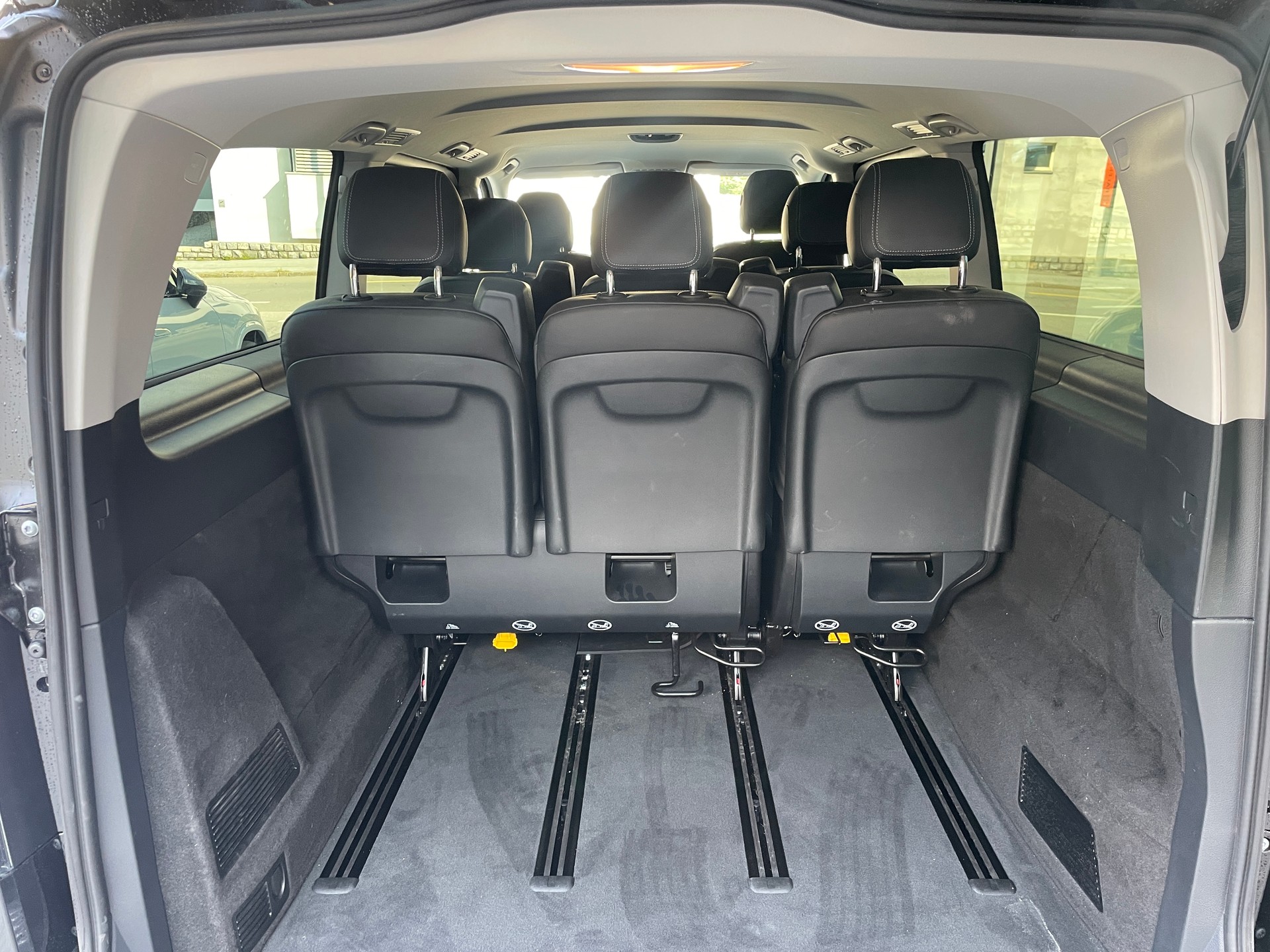 MERCEDES-BENZ V 300 d extralang 4Matic Avantgarde 9G-Tronic-image-6