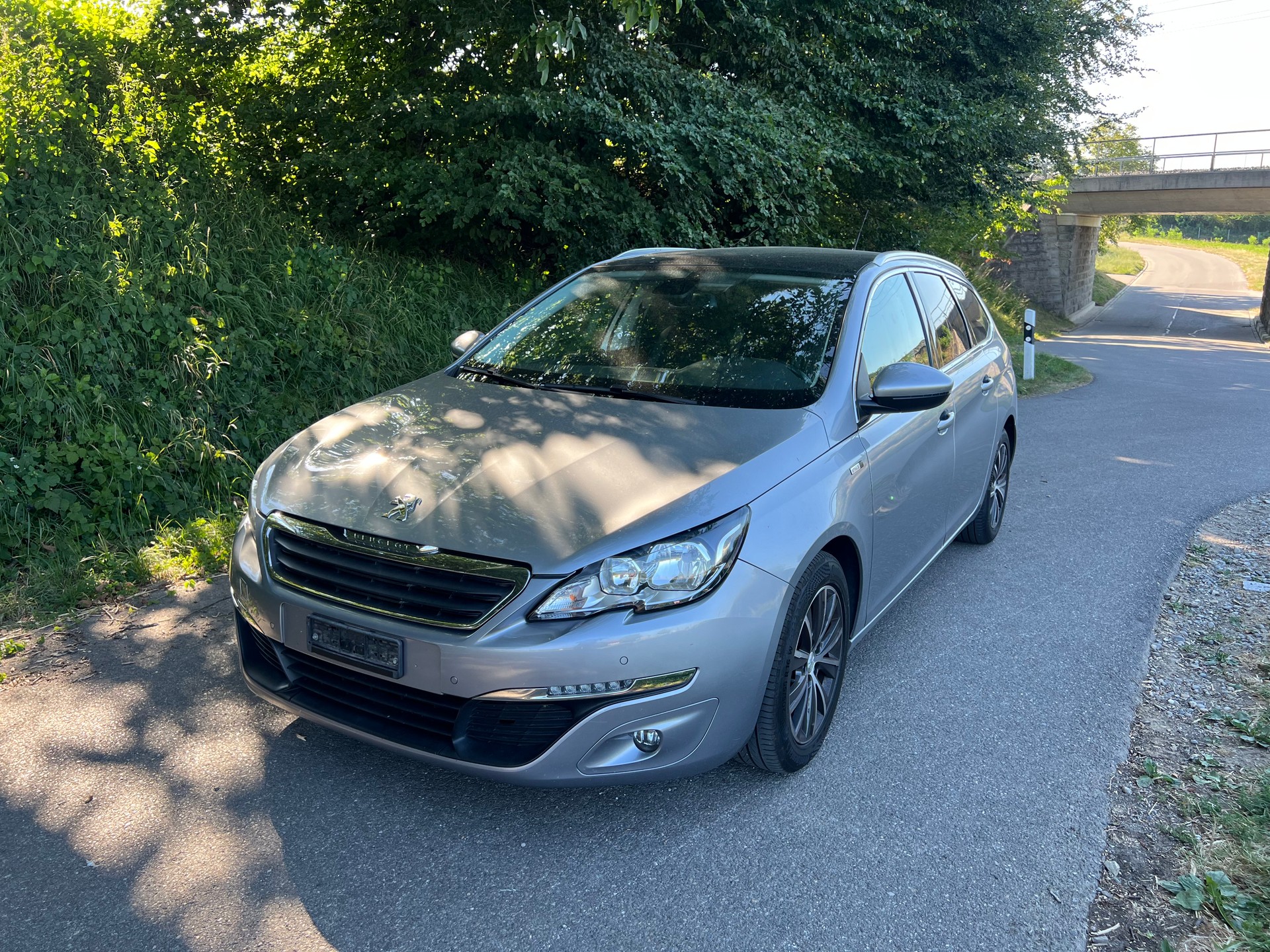 PEUGEOT 308 SW 1.2 THP Style-image-1