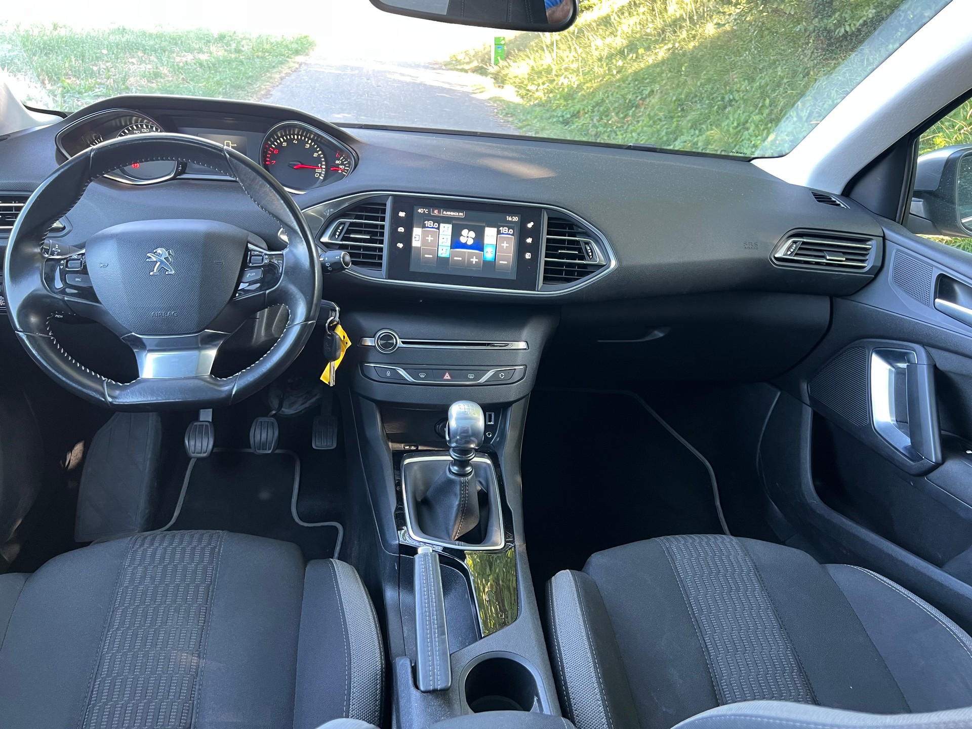 PEUGEOT 308 SW 1.2 THP Style-image-10