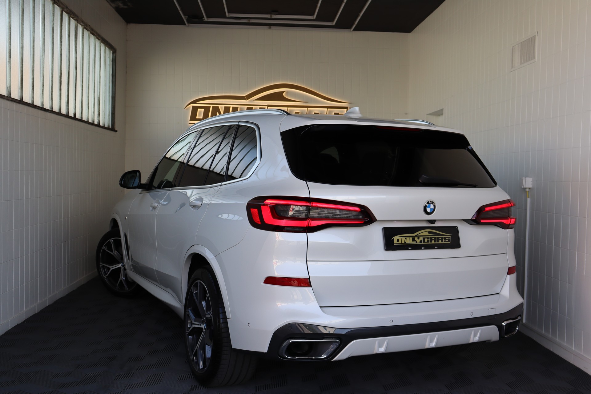 BMW X5 xDrive 48V 40d M Sport Steptronic-image-15