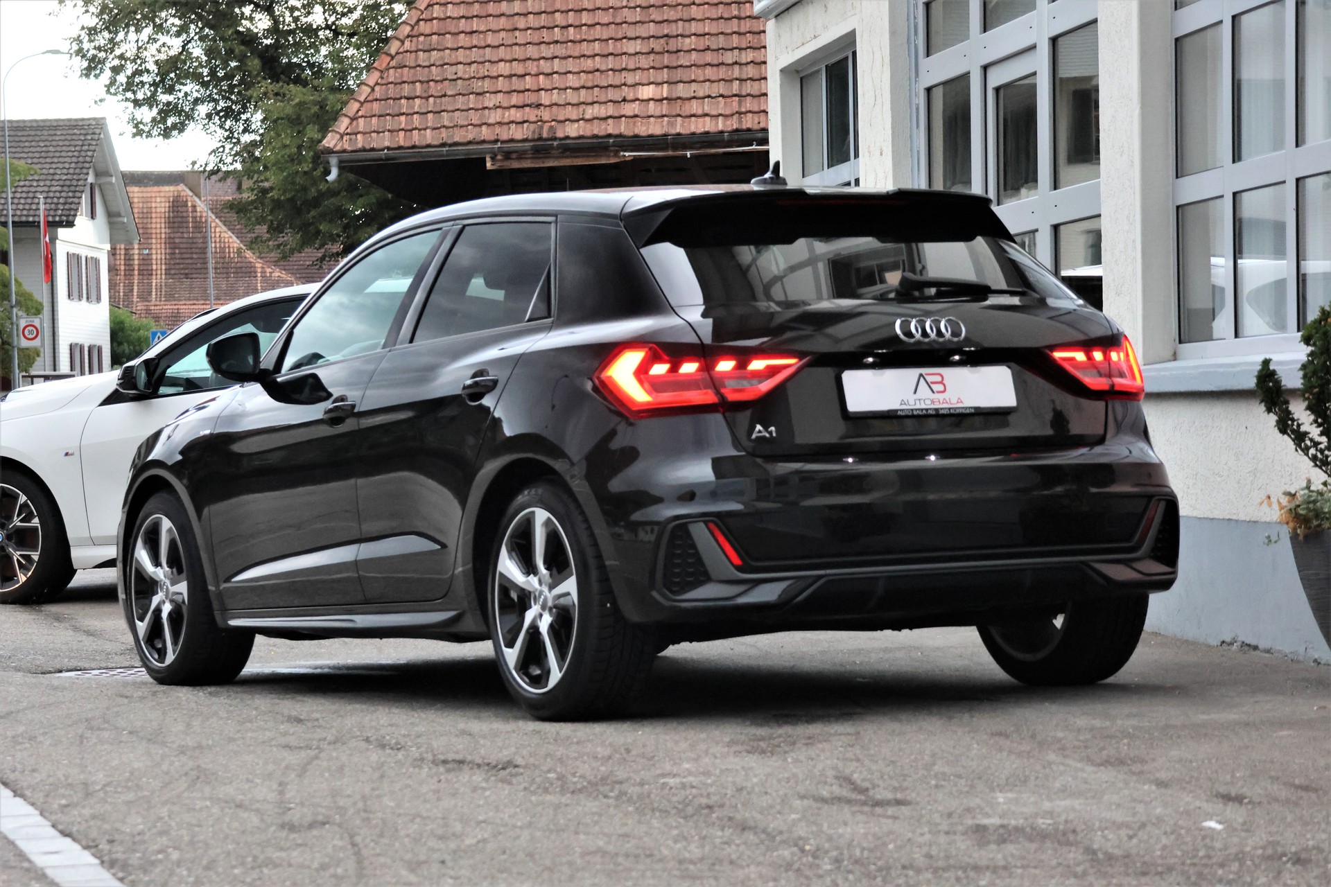 AUDI A1 Sportback 30 TFSI S Line S-tronic-showroom-element-2