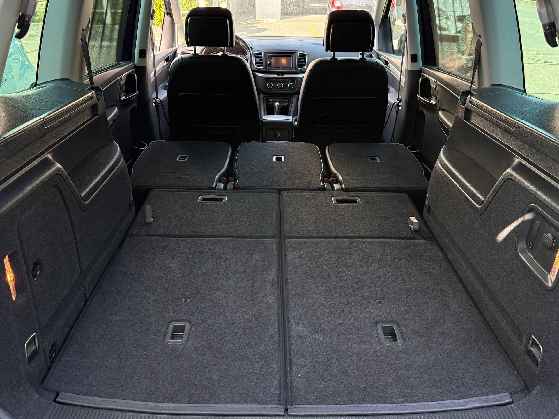 VW Sharan 2.0 TDI BlueMotion Technology Design DSG / 7Plätzer-image-18