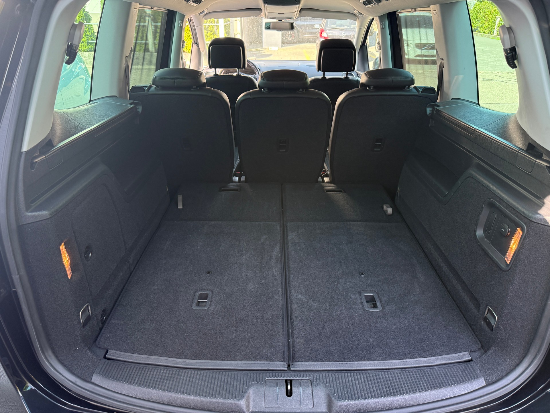 VW Sharan 2.0 TDI BlueMotion Technology Design DSG / 7Plätzer-image-19
