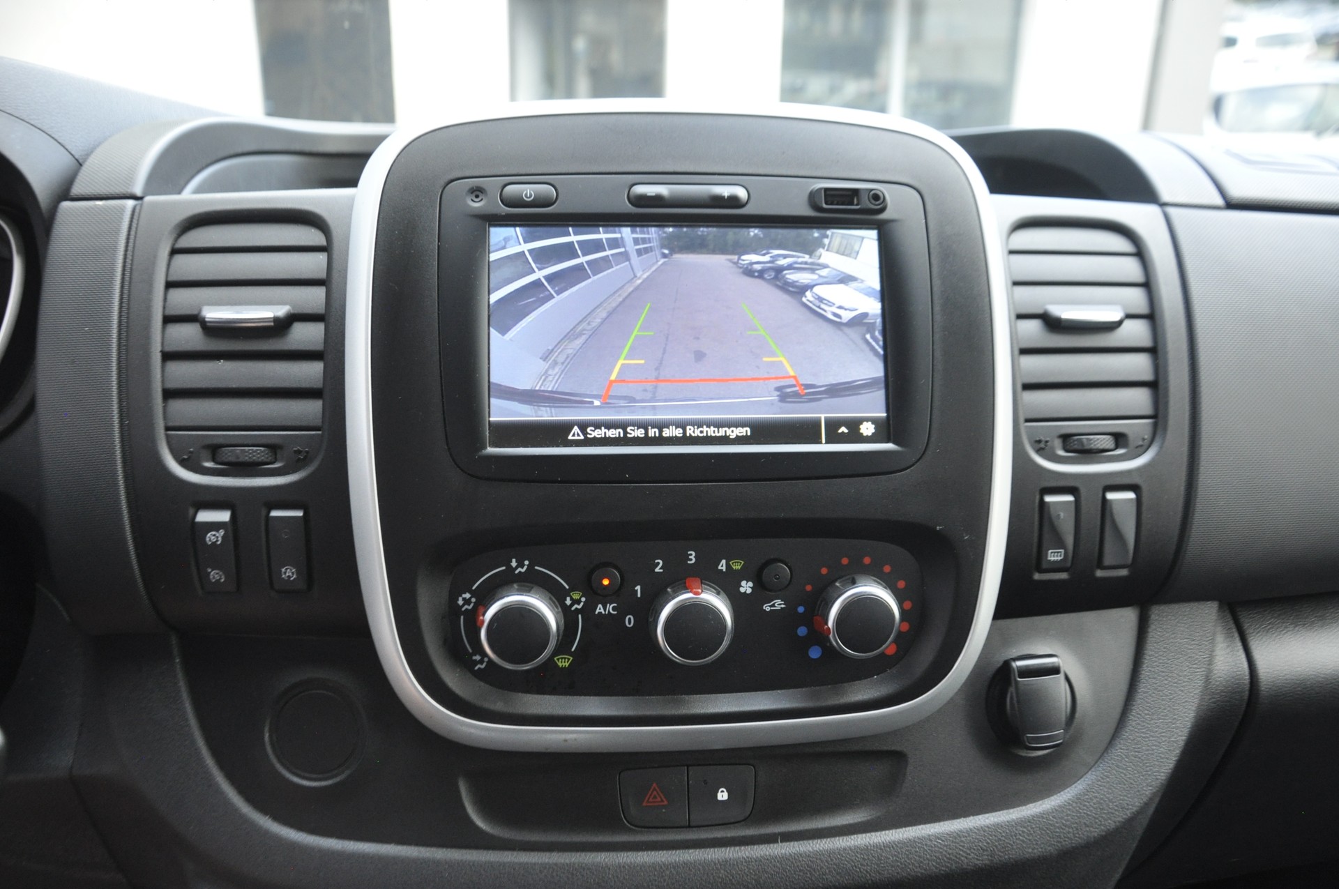 RENAULT Trafic 2.0 Energy dCi 120 3.0t Business L1H1-image-11