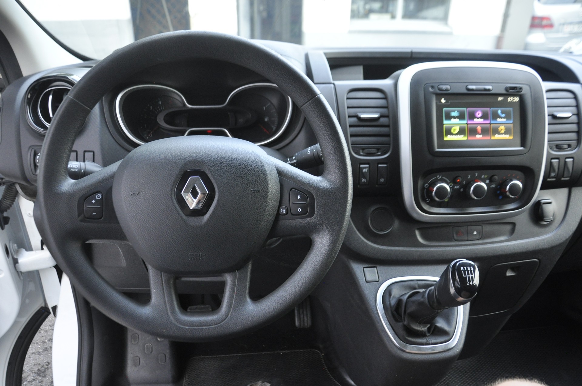 RENAULT Trafic 2.0 Energy dCi 120 3.0t Business L1H1-image-13