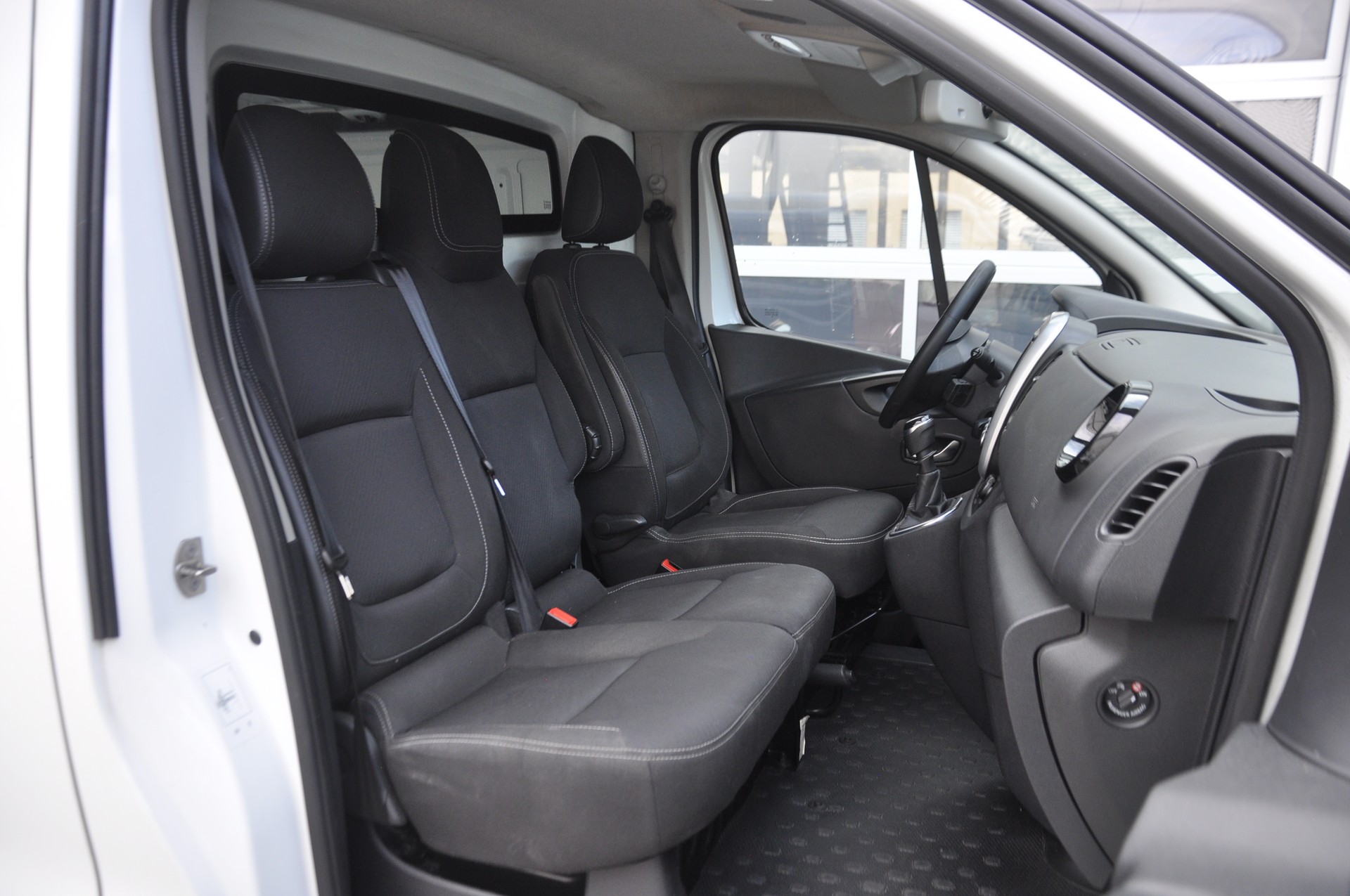 RENAULT Trafic 2.0 Energy dCi 120 3.0t Business L1H1-image-6