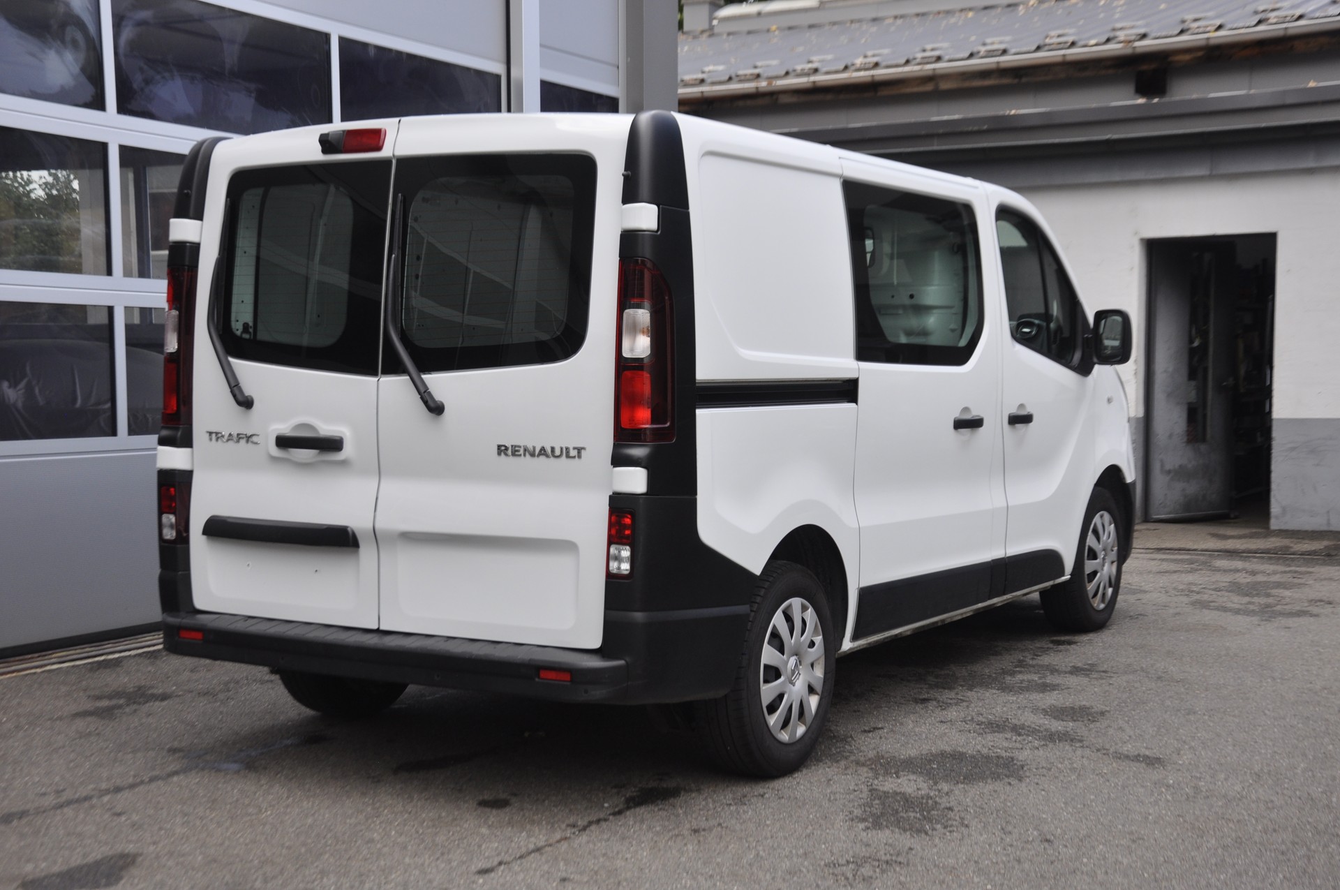 RENAULT Trafic 2.0 Energy dCi 120 3.0t Business L1H1-image-2