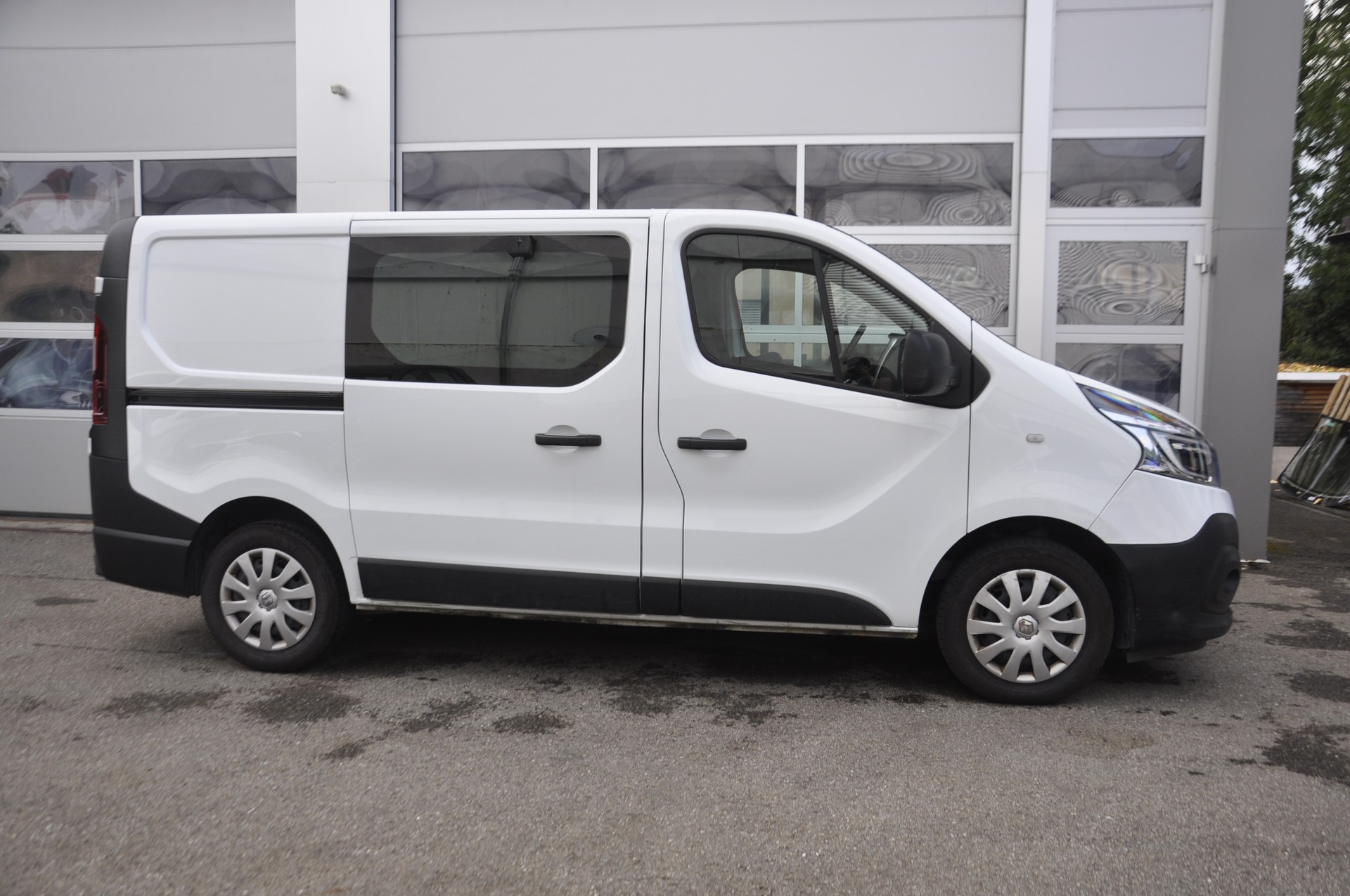 RENAULT Trafic 2.0 Energy dCi 120 3.0t Business L1H1-image-1