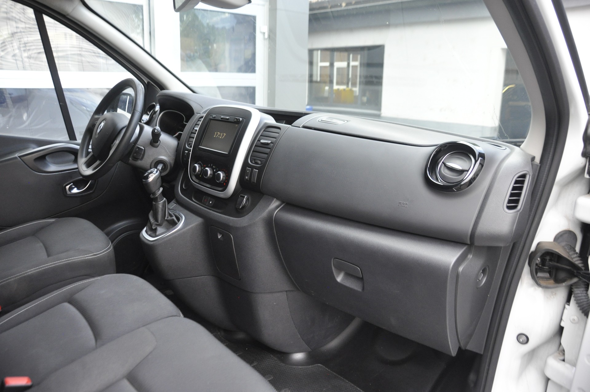RENAULT Trafic 2.0 Energy dCi 120 3.0t Business L1H1-image-7