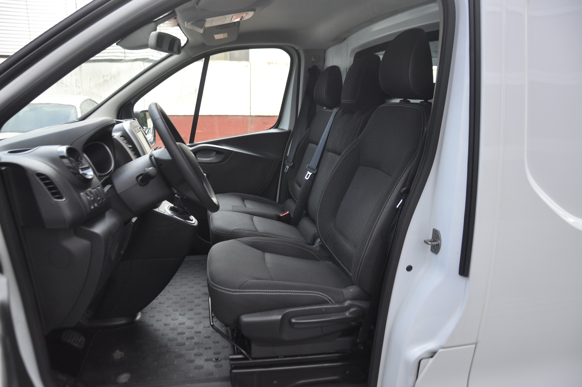 RENAULT Trafic 2.0 Energy dCi 120 3.0t Business L1H1-image-4