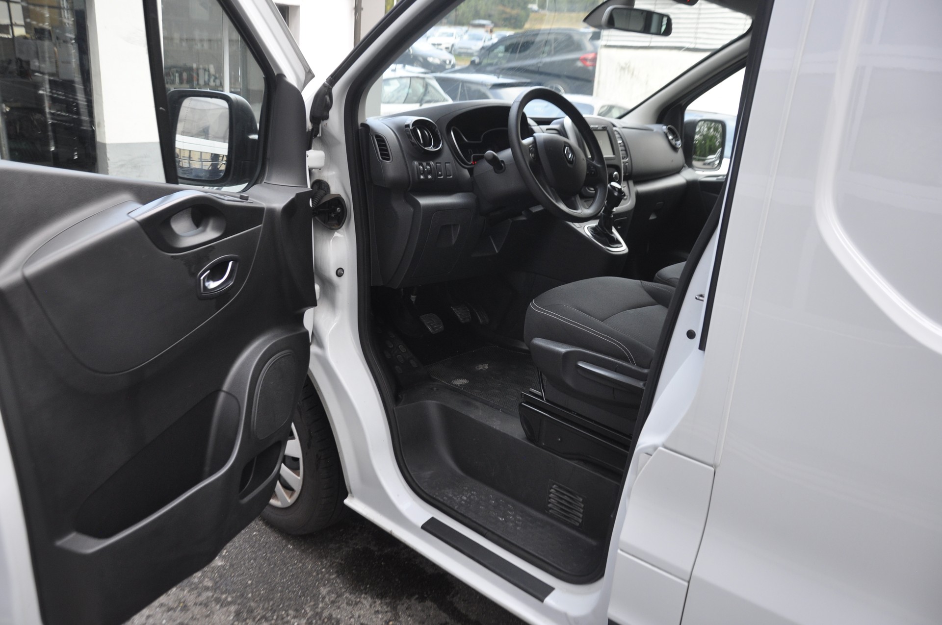RENAULT Trafic 2.0 Energy dCi 120 3.0t Business L1H1-image-3