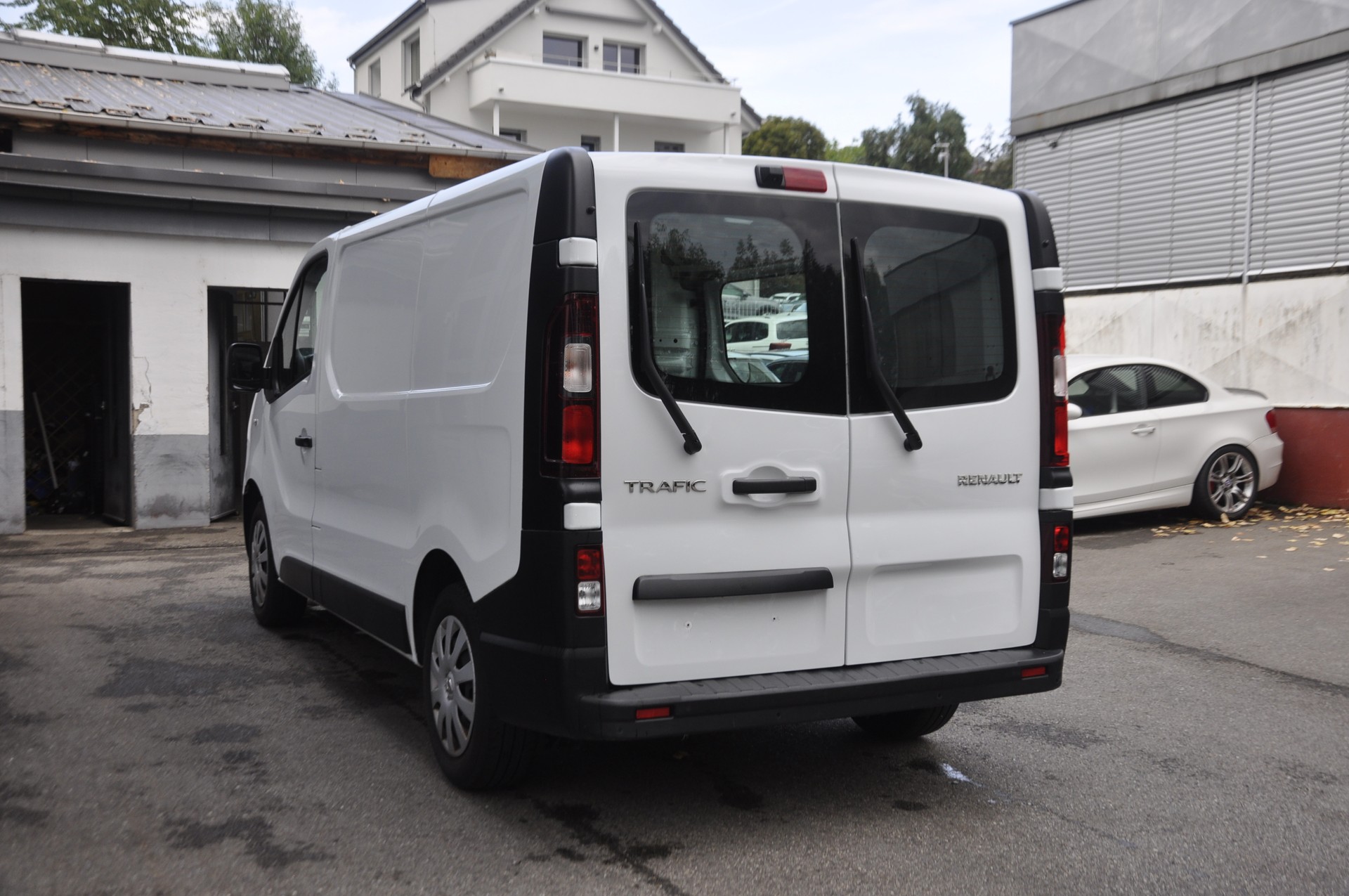 RENAULT Trafic 2.0 Energy dCi 120 3.0t Business L1H1-image-15