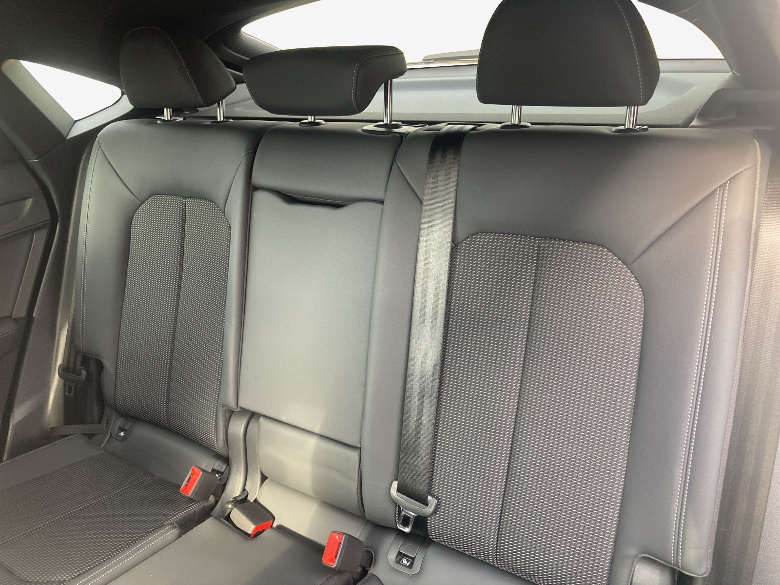 AUDI Q3 Sportback 45 TFSI e S line S-tronic-image-11