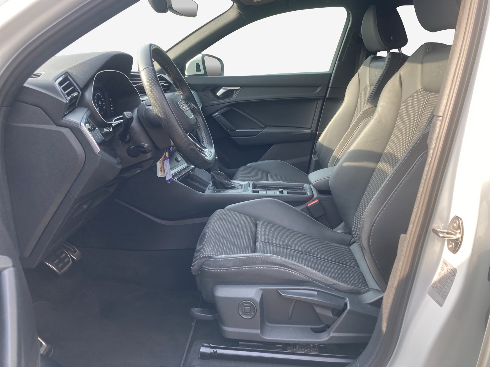 AUDI Q3 Sportback 45 TFSI e S line S-tronic-image-7