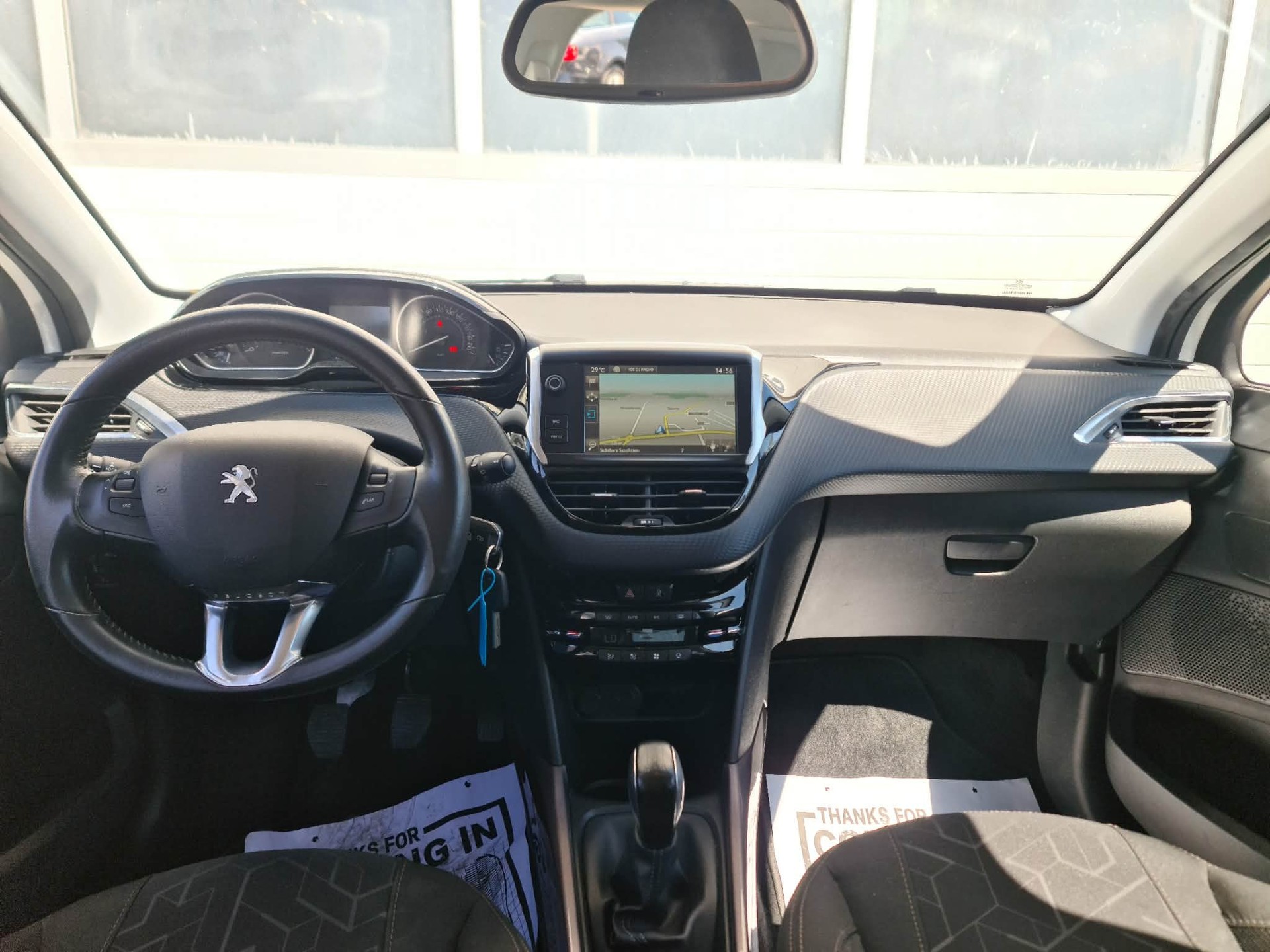 PEUGEOT 2008 1.2 VTI Style-image-10