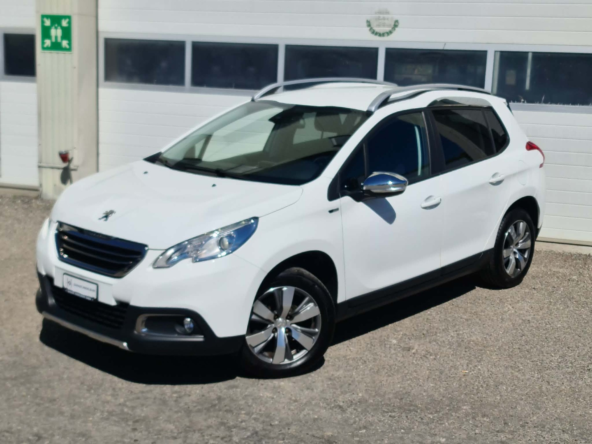 PEUGEOT 2008 1.2 VTI Style-image-0