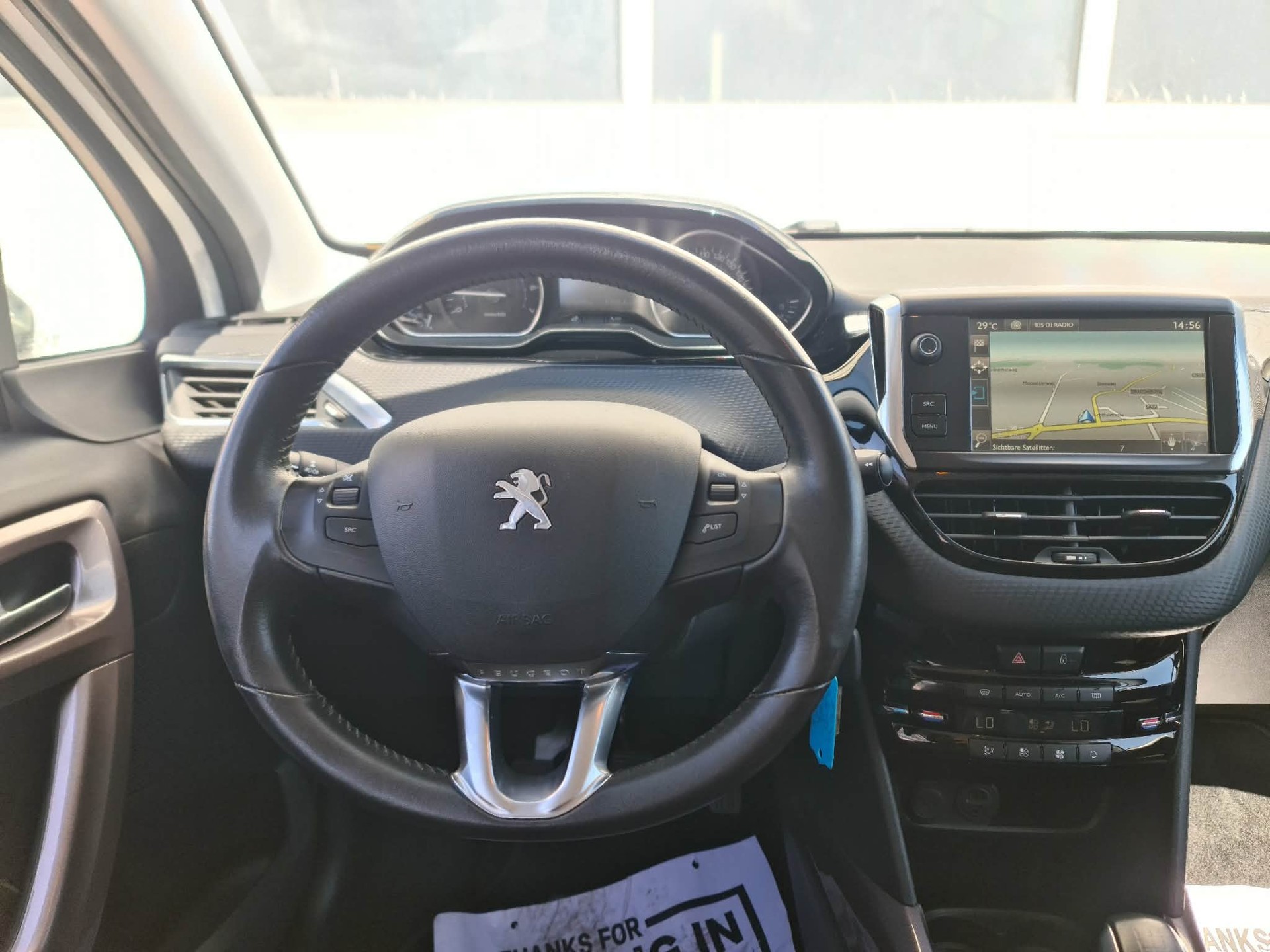 PEUGEOT 2008 1.2 VTI Style-image-14
