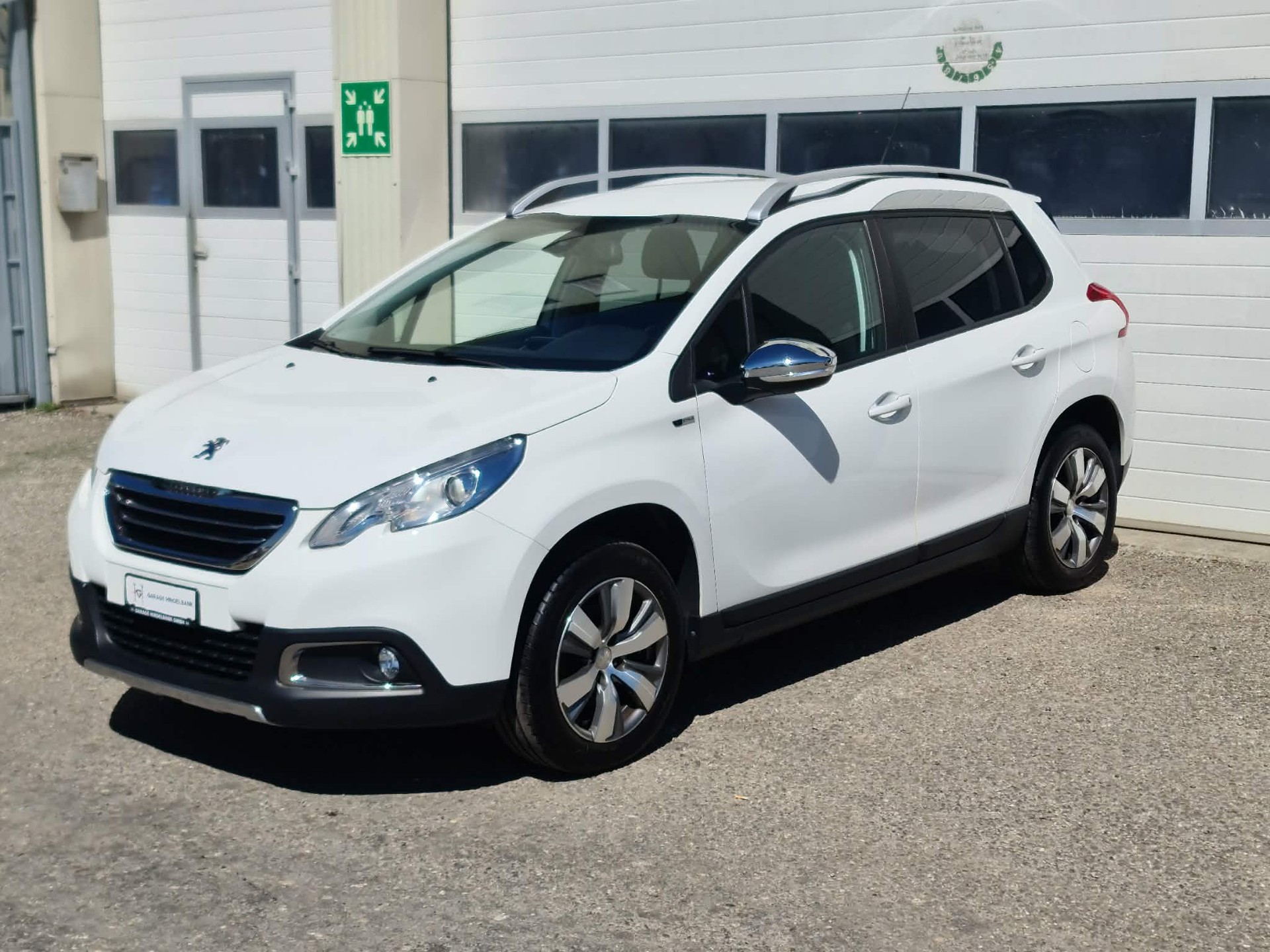 PEUGEOT 2008 1.2 VTI Style-image-4
