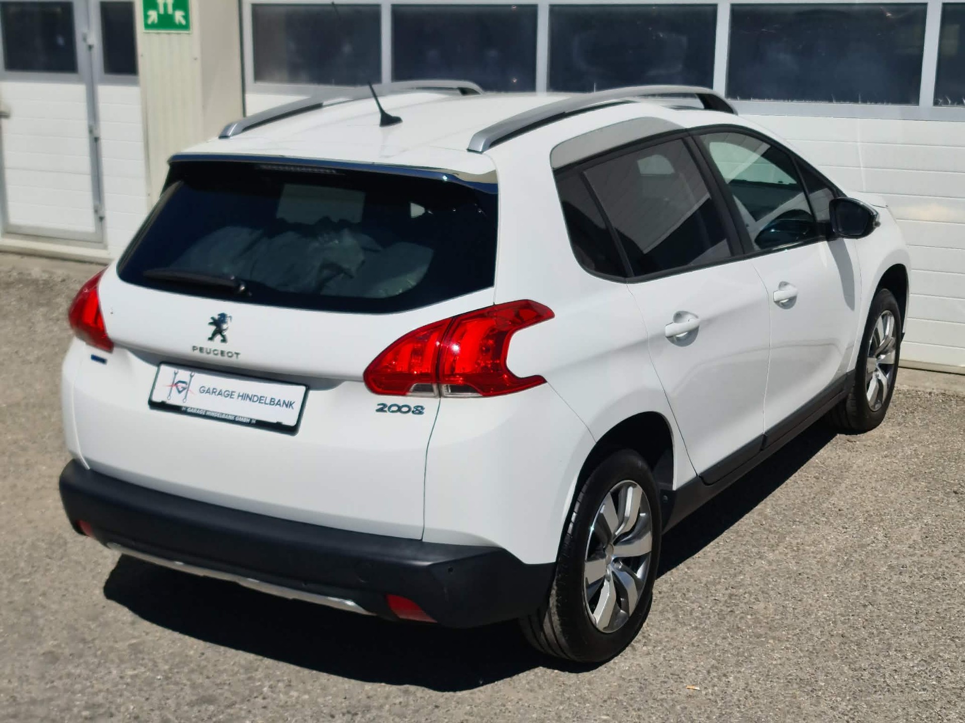 PEUGEOT 2008 1.2 VTI Style-image-6